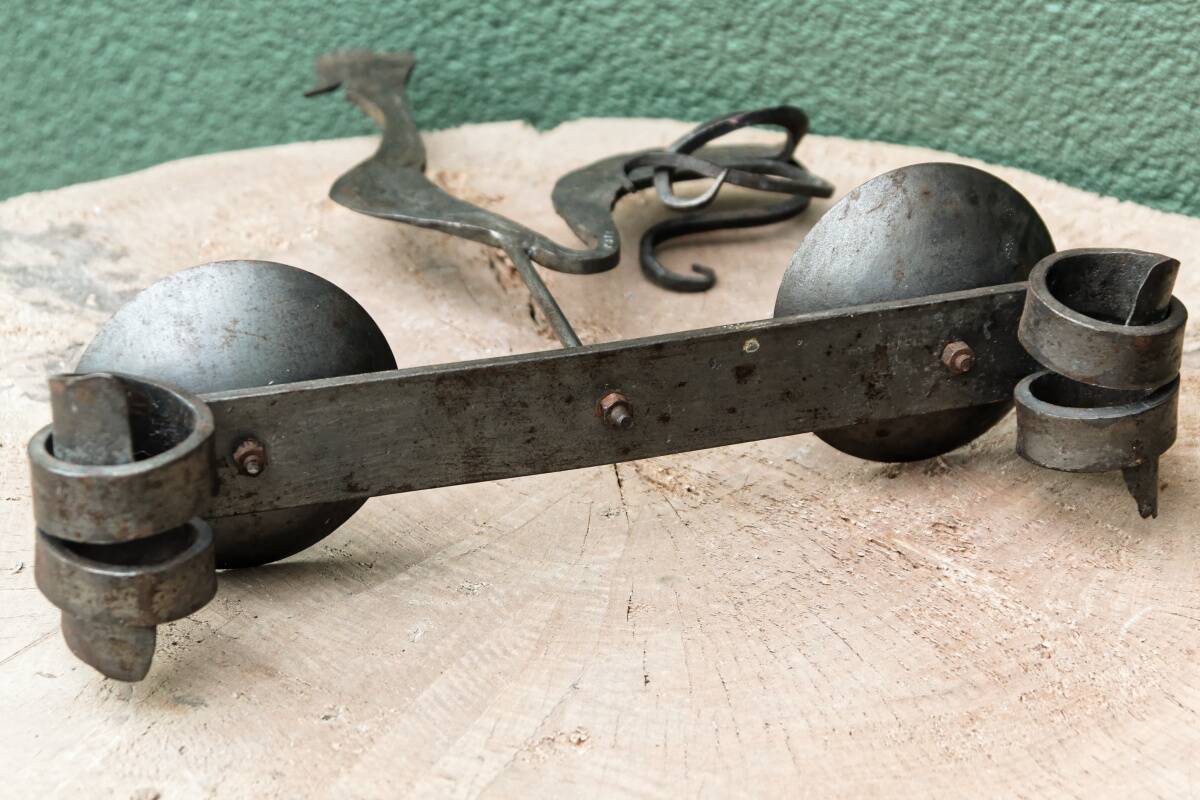 Wrought iron rooster candle holder, in the Marolles style