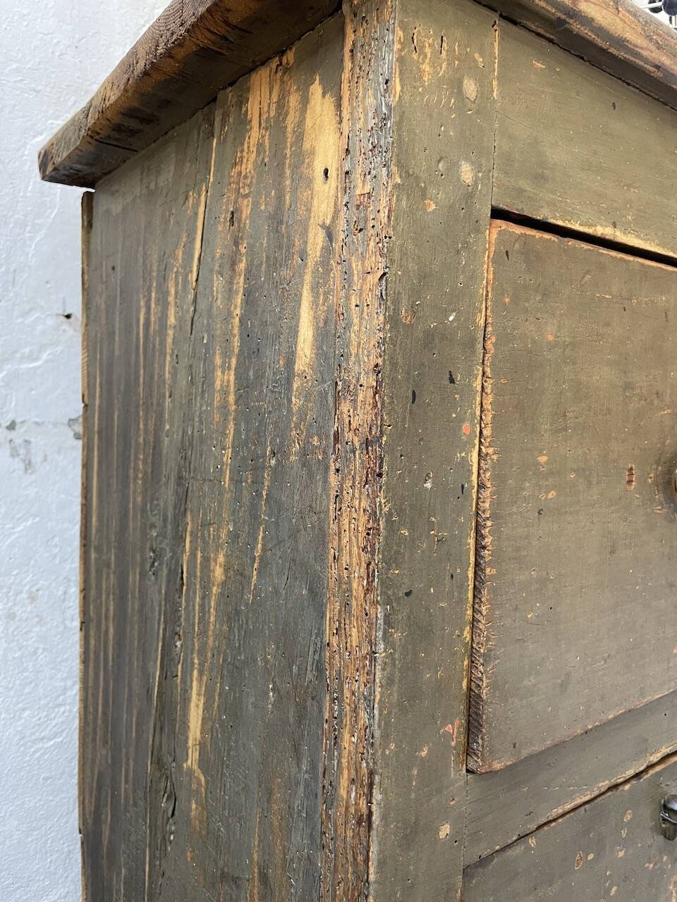 Green patina workshop furniture