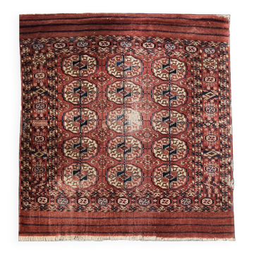 Antique Turkmen Bukhara rug: 0.95 x 1.10 meters