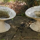 Pair of diabolo planters