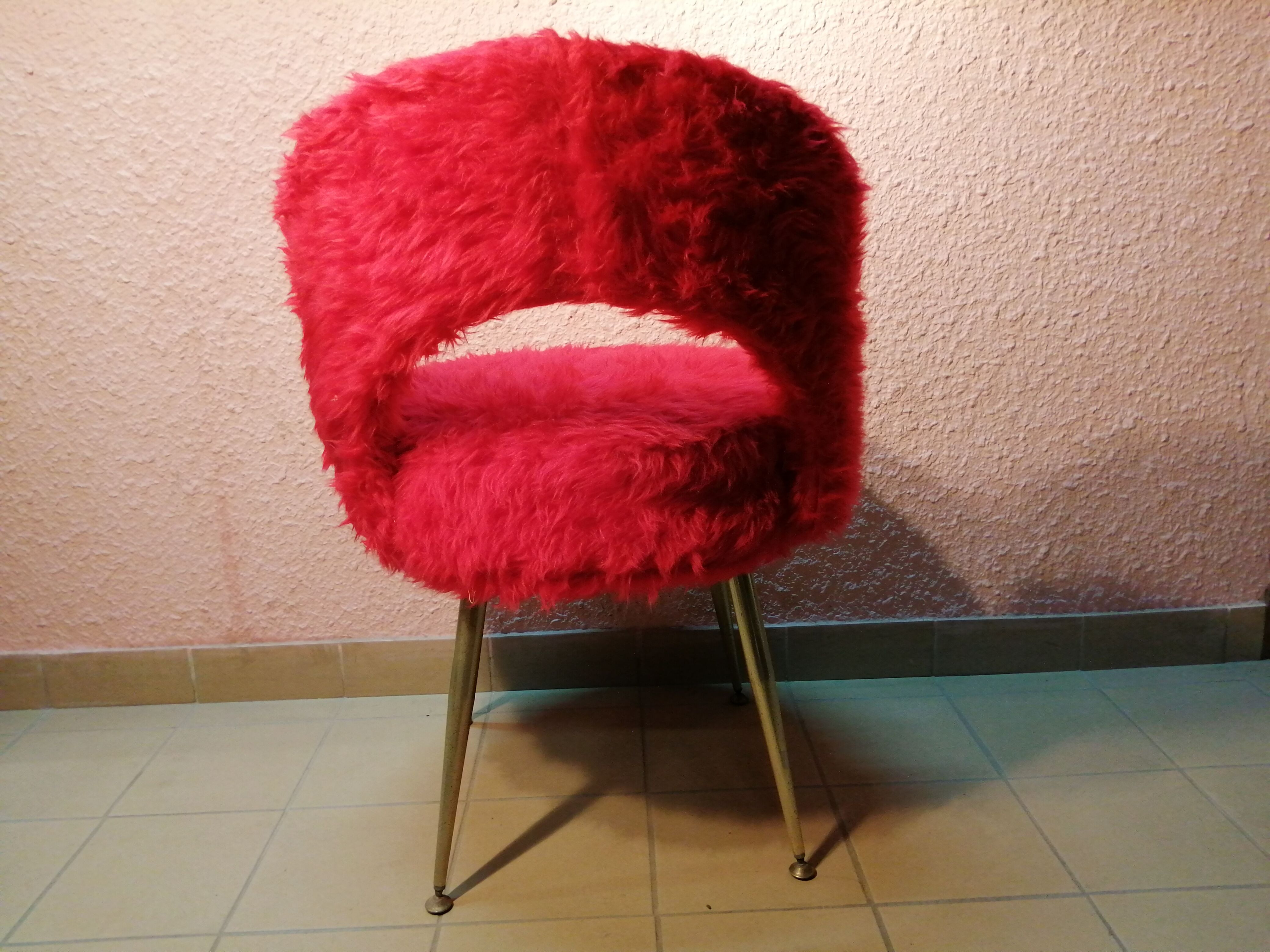 Pelfran-minded red Moumoute armchair