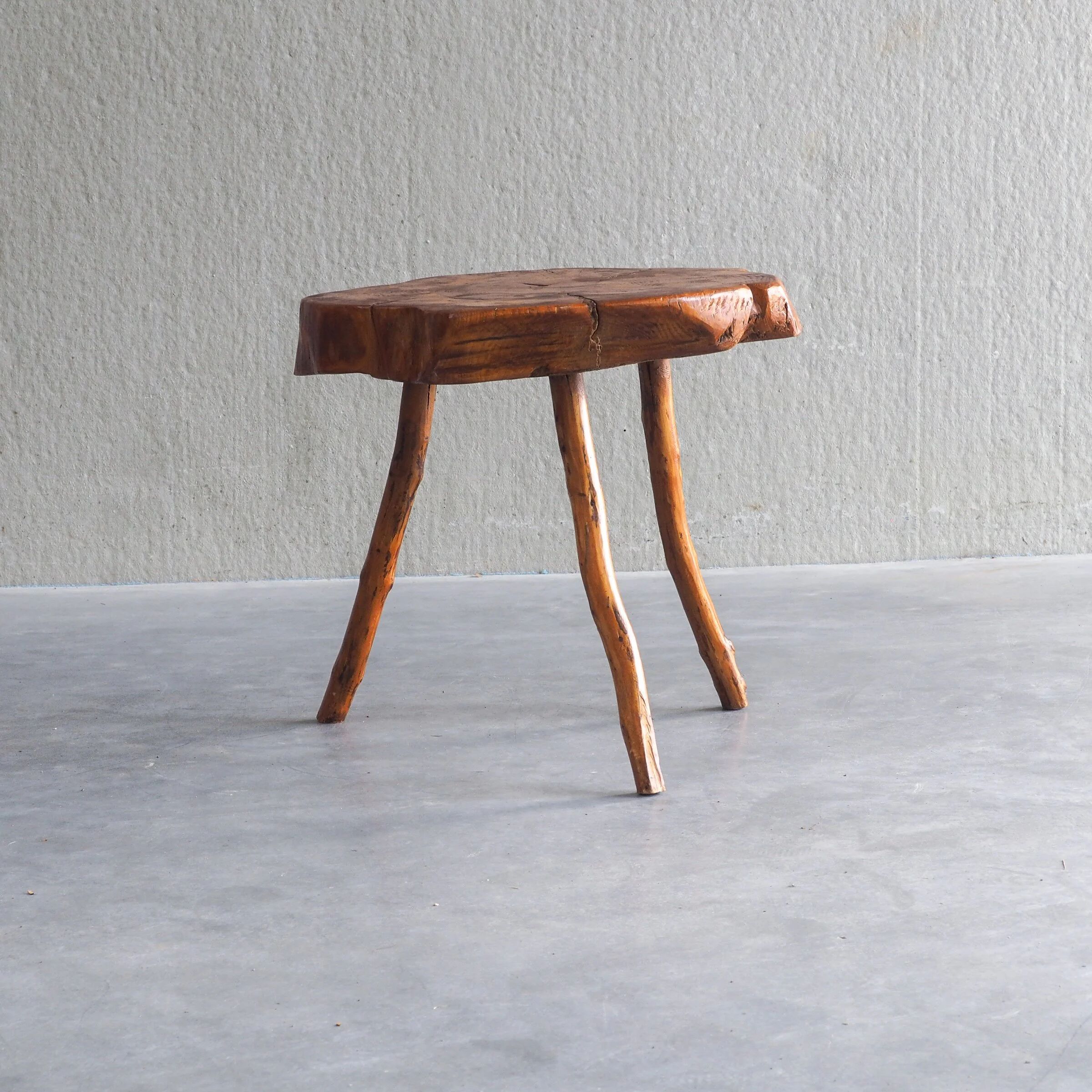 Table d'appoint en bois d'orme français vintage