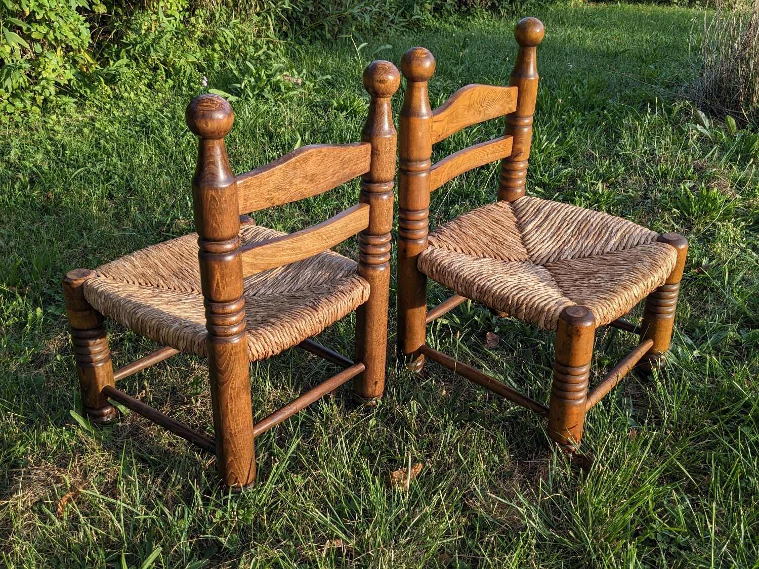 Duo of brutalist straw-covered oak chairs 1940-1950 # Charles Dudouyt