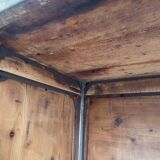 Trading counter central island pine