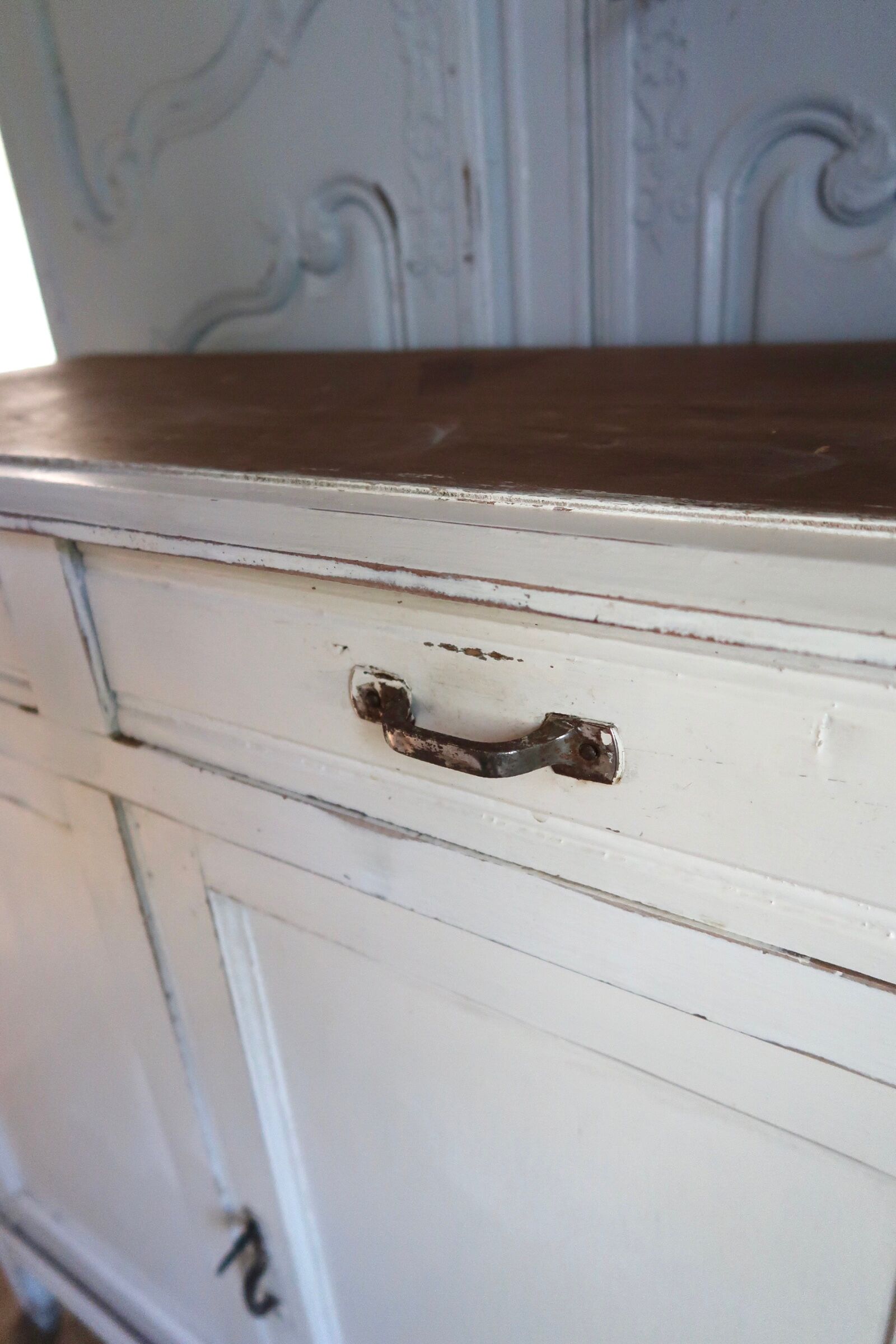 Parisian buffet in white wood