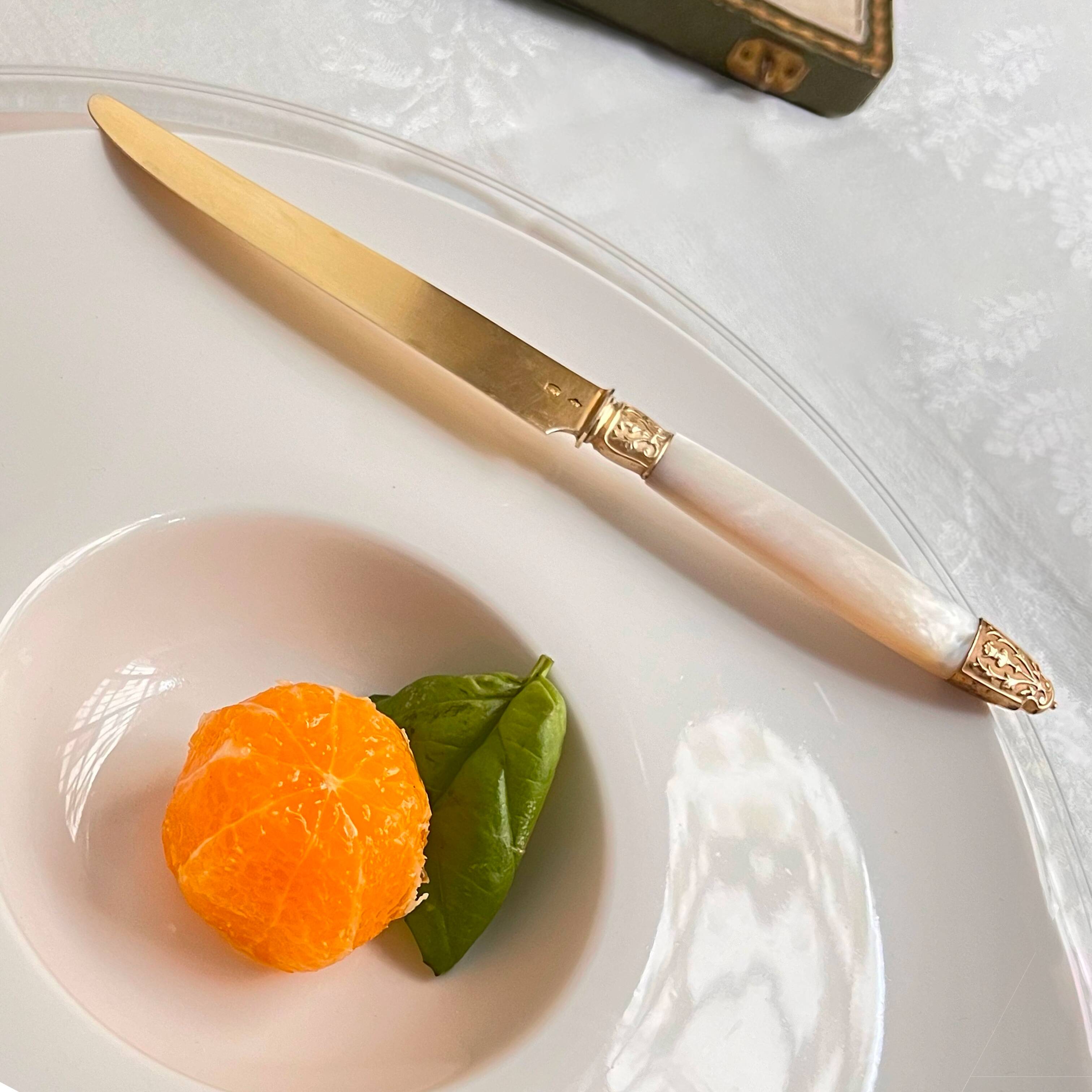10 fruit knives in silver-plated mother-of-pearl and vermeil