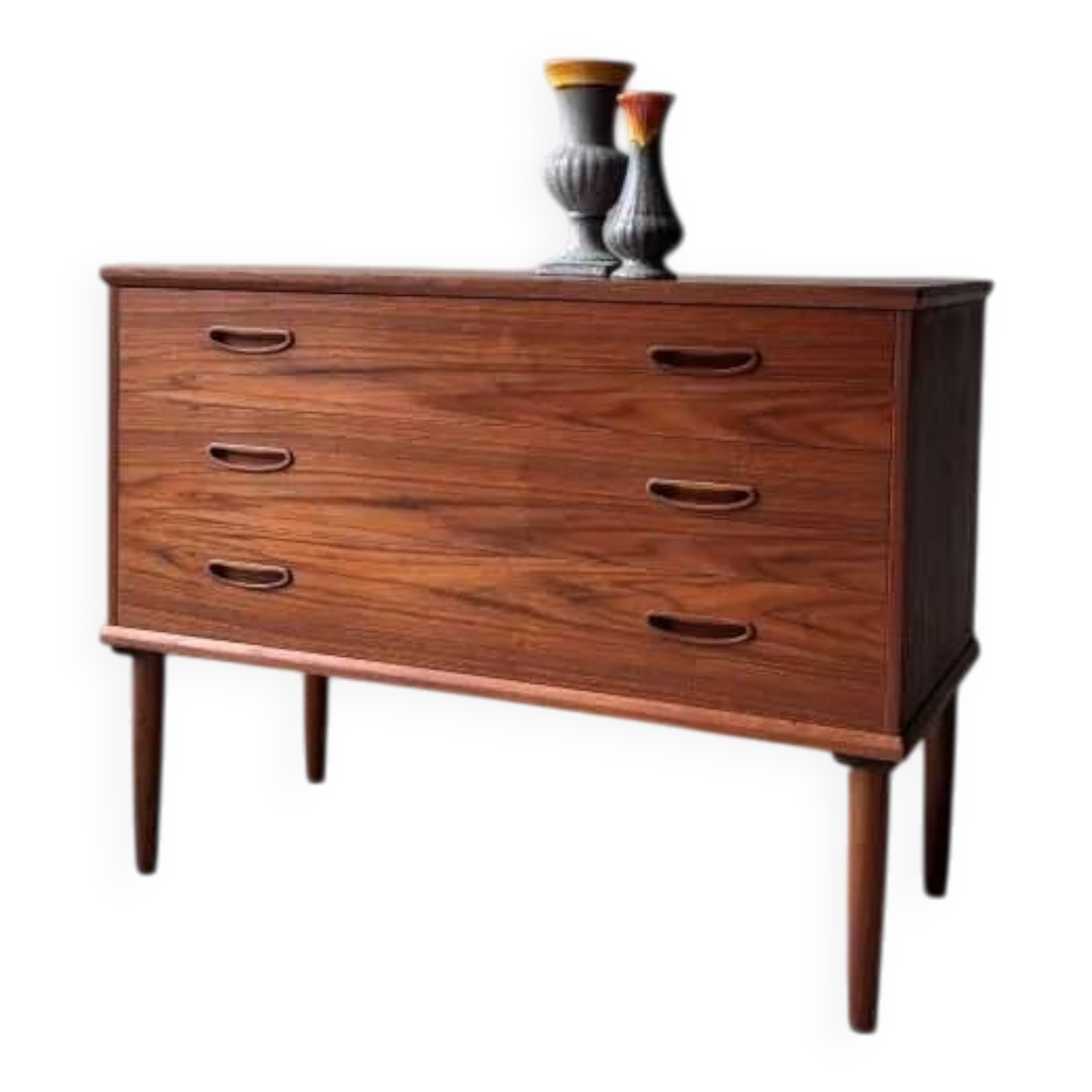 Commode en teck entièrement rénovée au design vintage des années 1960.