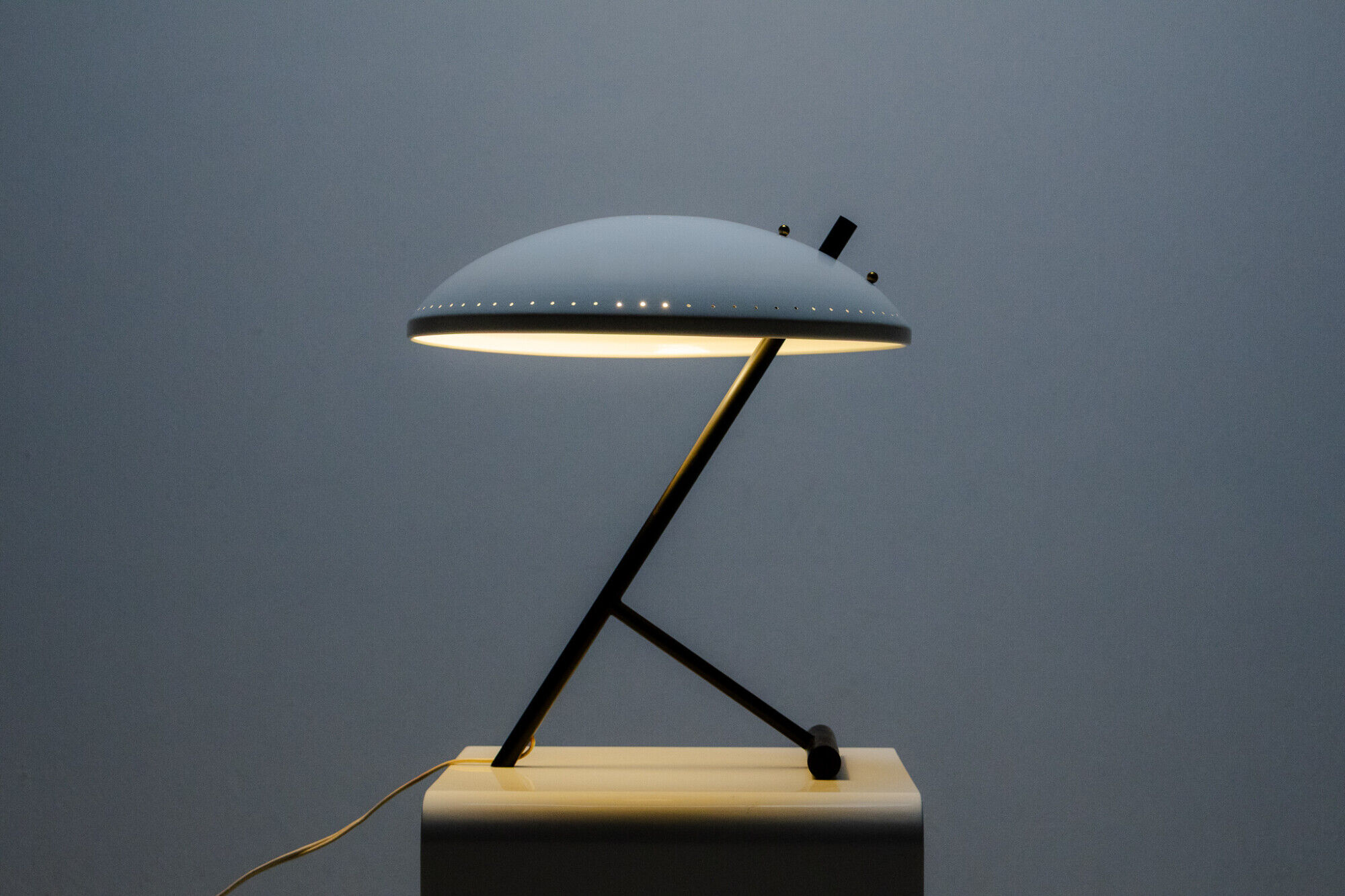 Lampe de bureau Blanc Negro Evoluon par Louis Kalff pour Philips, années 1950.