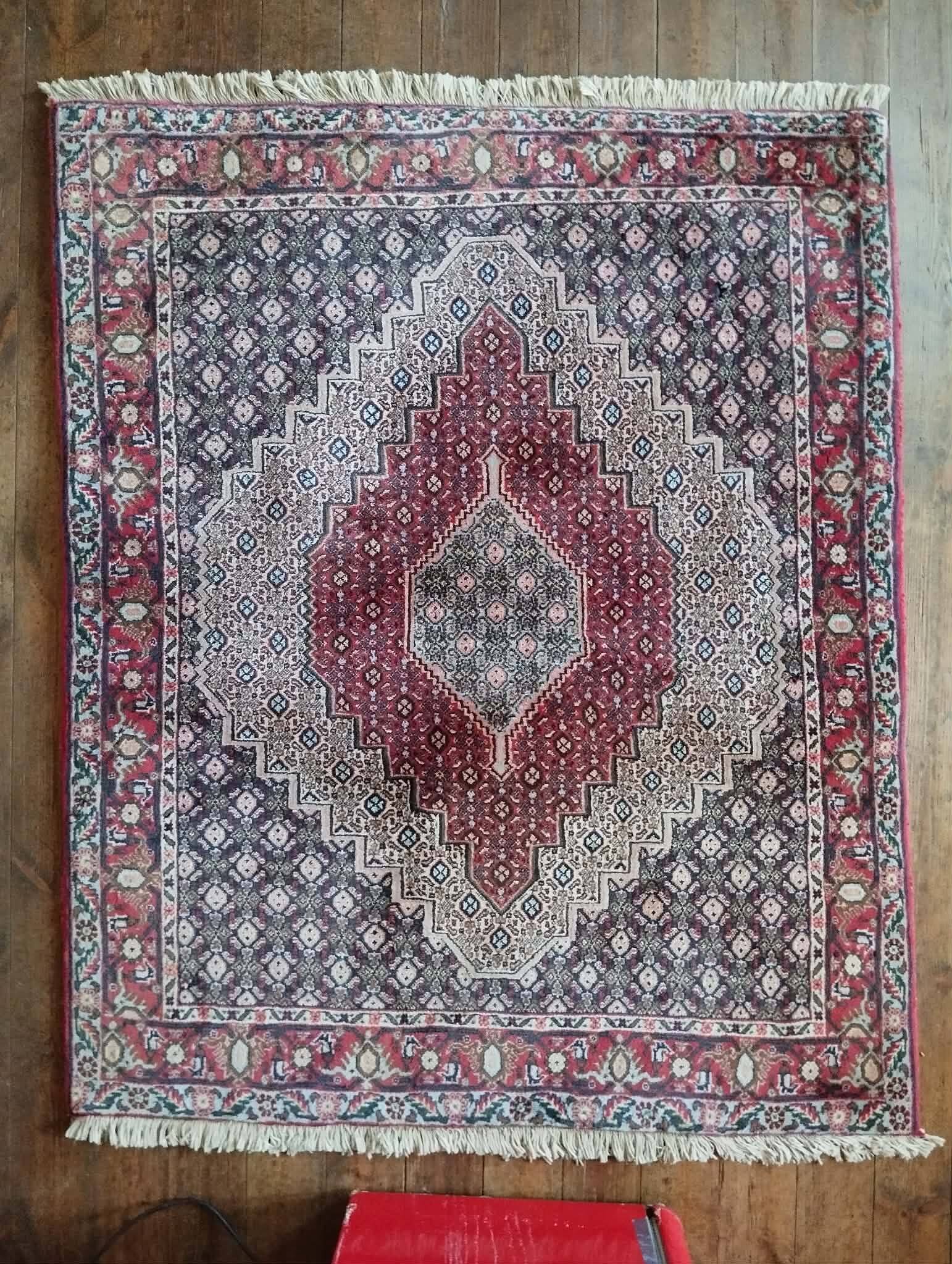 Handmade Persian Senneh rug 150x121cm