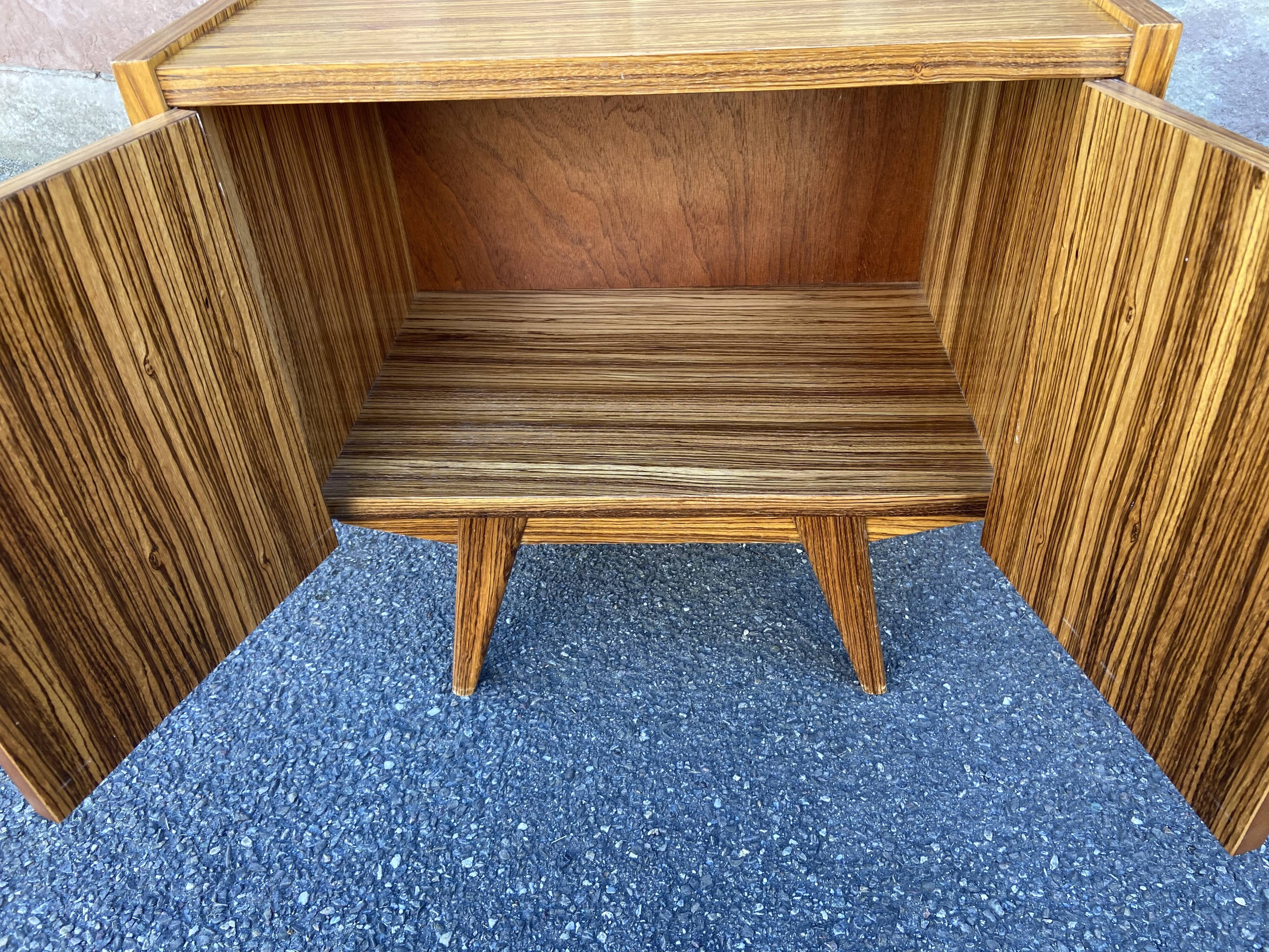 Bedside night table design 1960 vintage Scandinavian feet compass