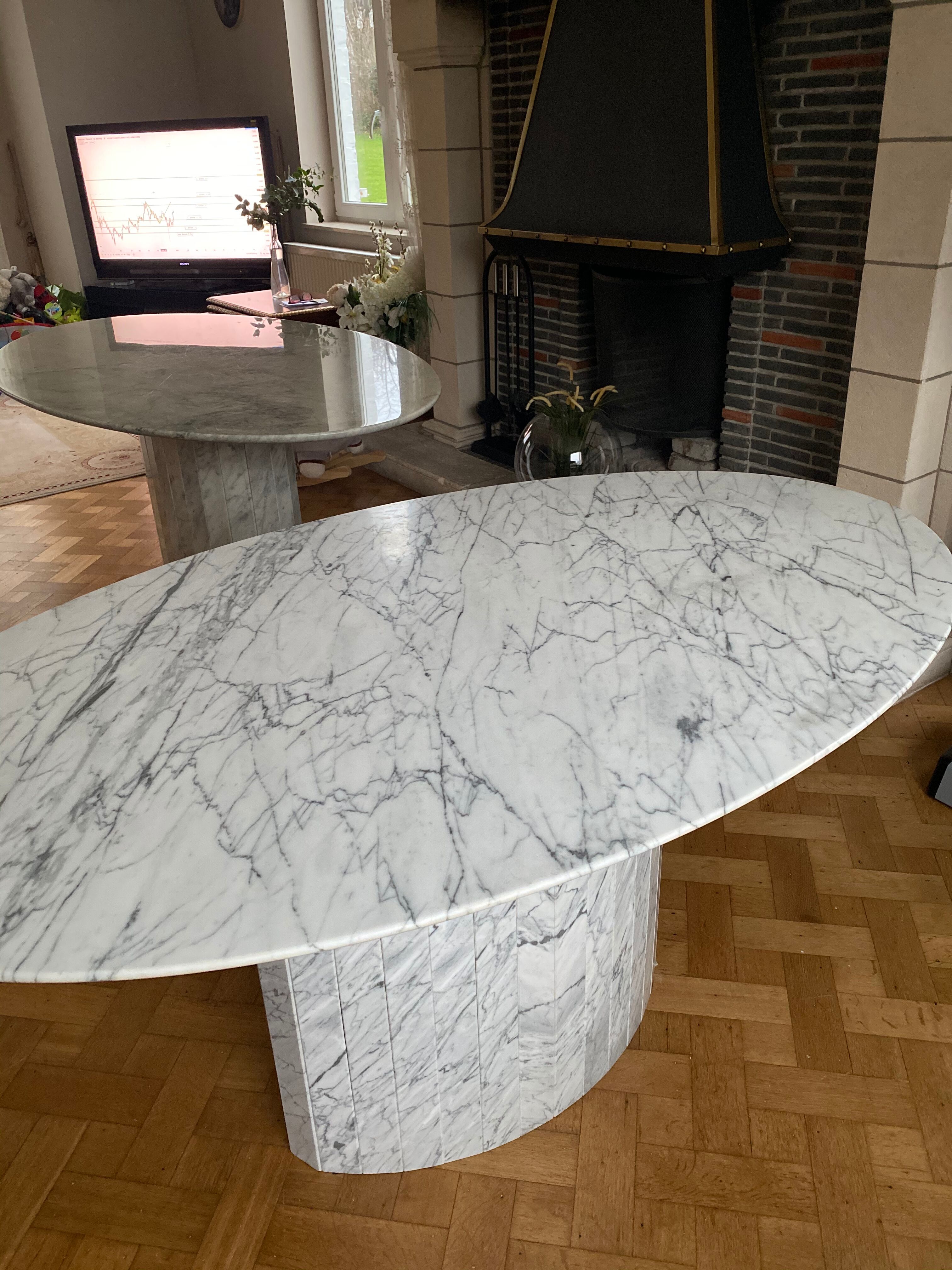 Table à manger oval marbre arabescato vintage Italie