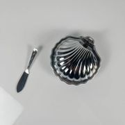 Beurrier coquillage en métal et insert bleu, 1970 avec couteau