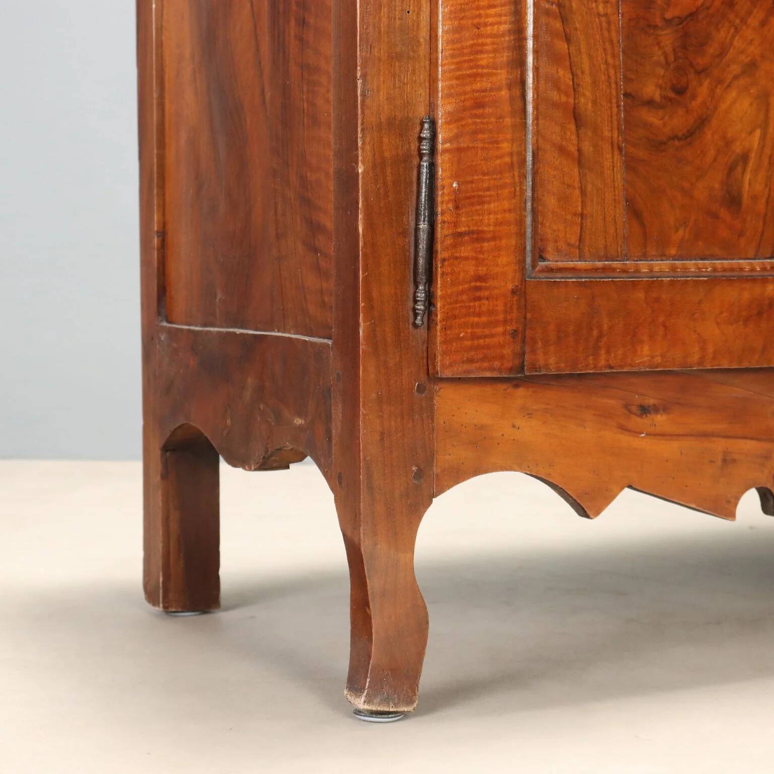 Ancient baroque walnut buffet with 3 drawers, France, 19th century