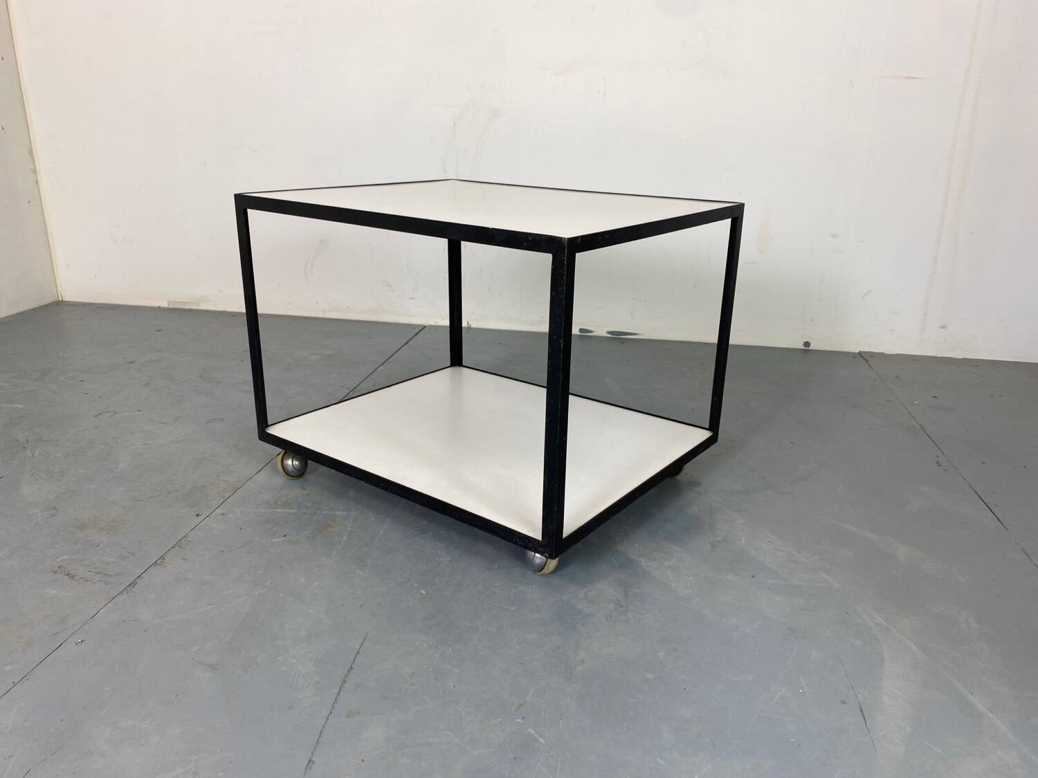 Table d'Appoint Roulante Mid-Century en Stratifié Blanc et Acier Noir par George Nelson pour Herman Miller, 1950s