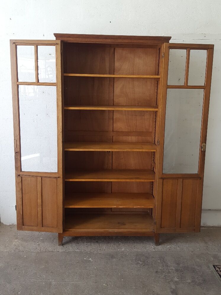 Showcase cabinet