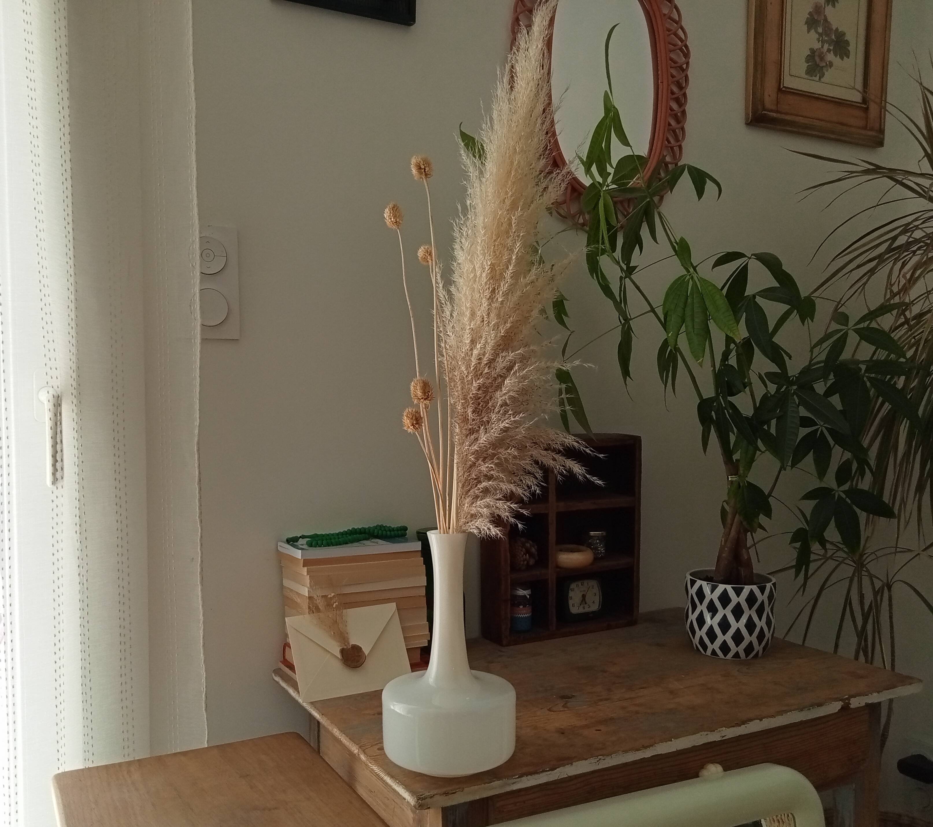 Vintage opaline soliflore in the 60s