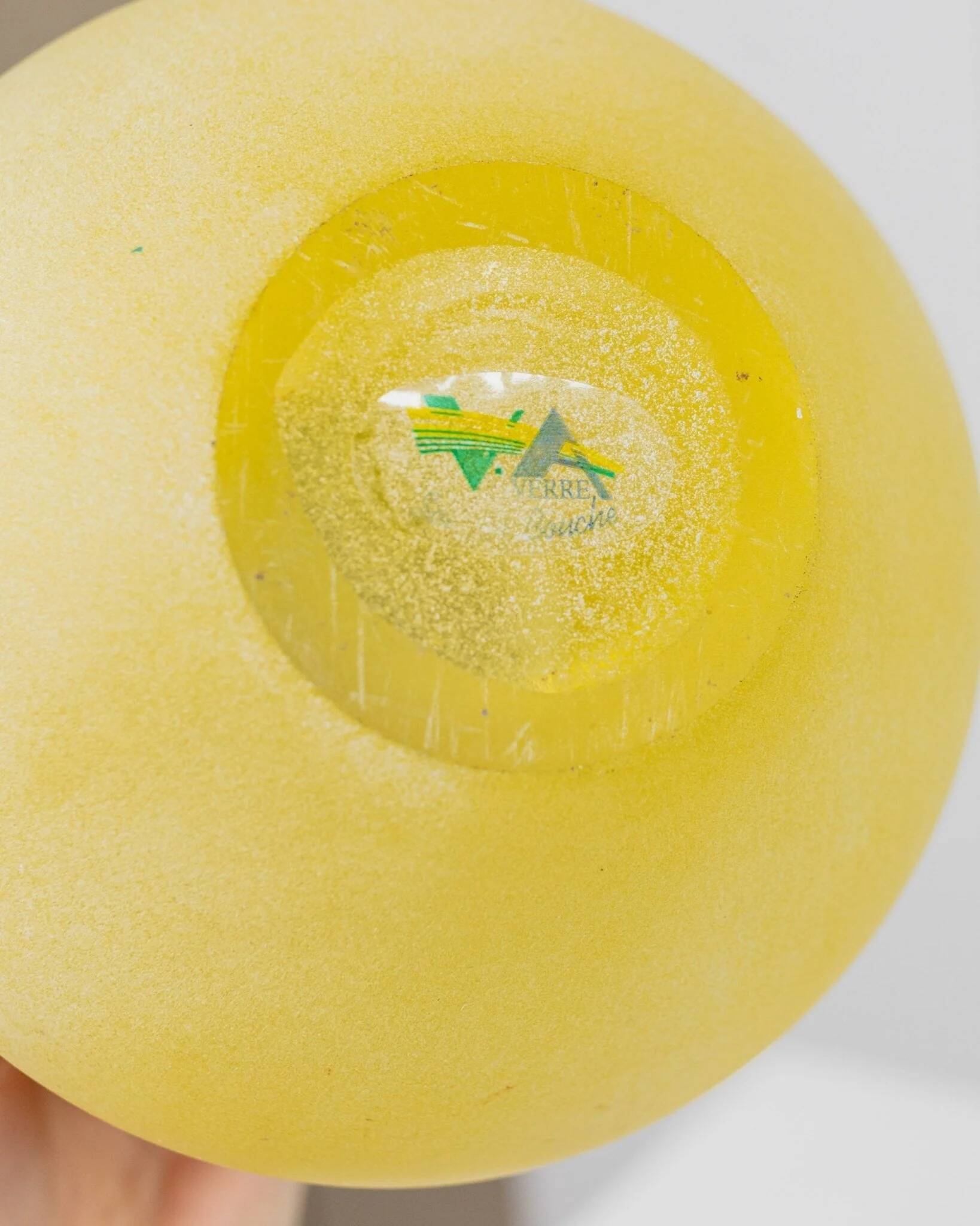 Vase en Verre Jaune Vintage – Verre Soufflé à la Bouche, Fini Mat, Années 1970, Style Italien du Milieu du Siècle