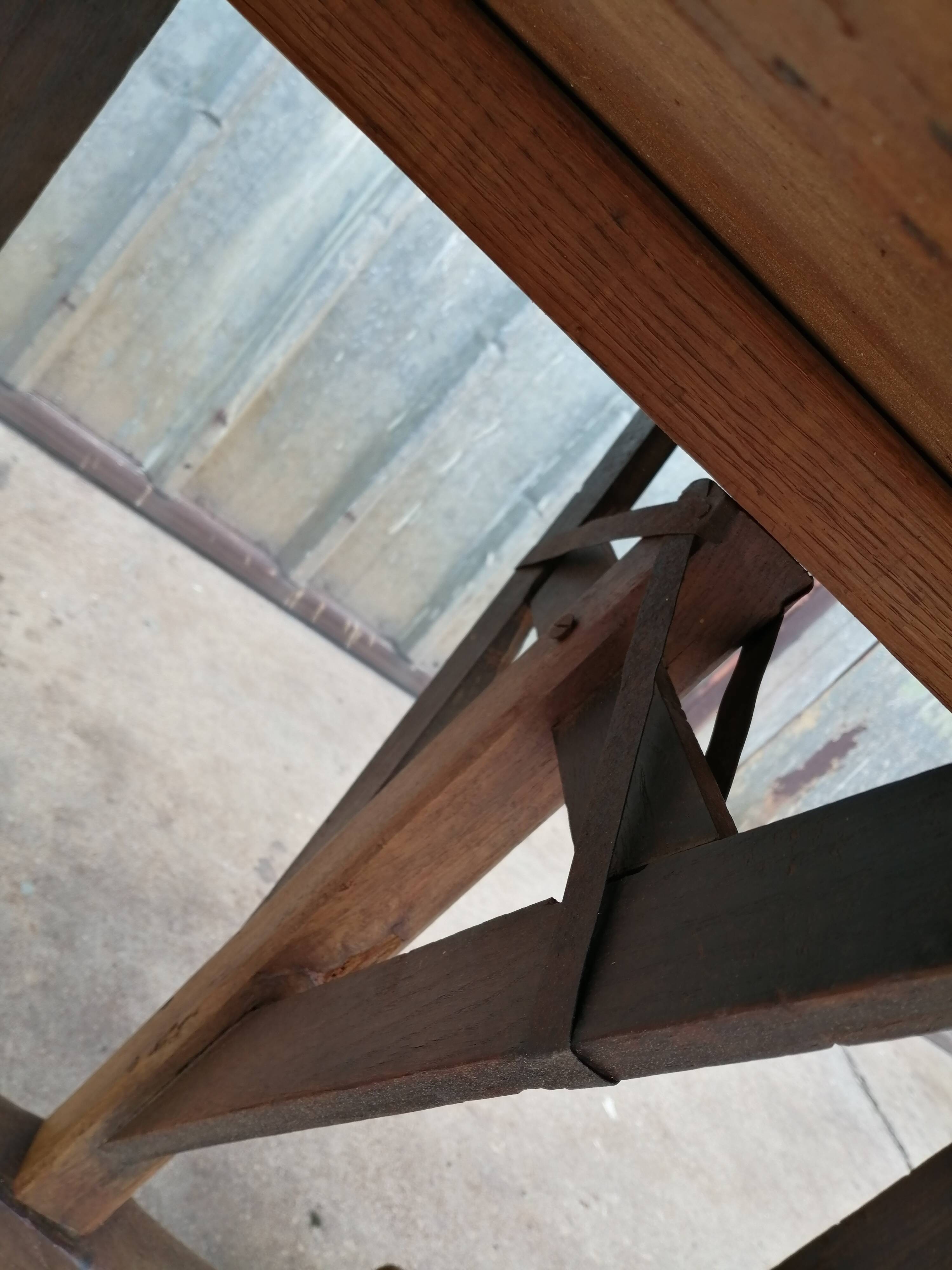 Oval winegrower's table in pine small model