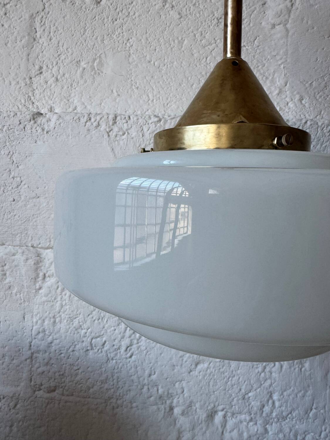 Lustre Art Déco opaline style Bauhaus