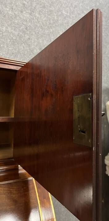 Bureau à cylindre époque Louis Philippe, Restauration en acajou moucheté