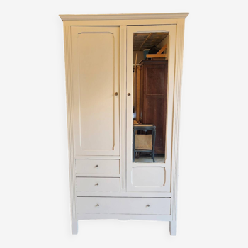 Armoire parisienne