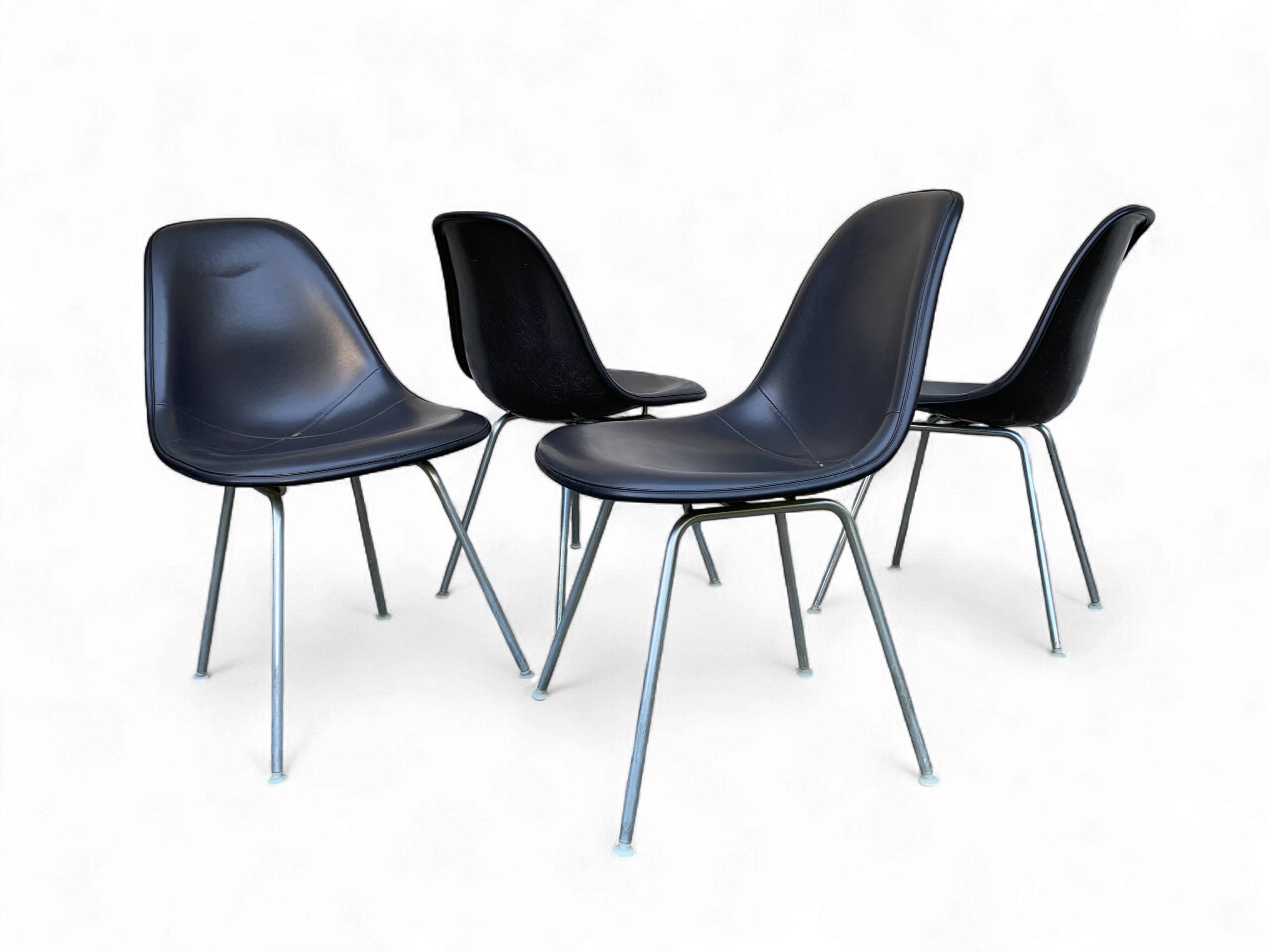 4 DSX chairs, fiberglass, Charles & Ray Eames for Herman Miller 1980
