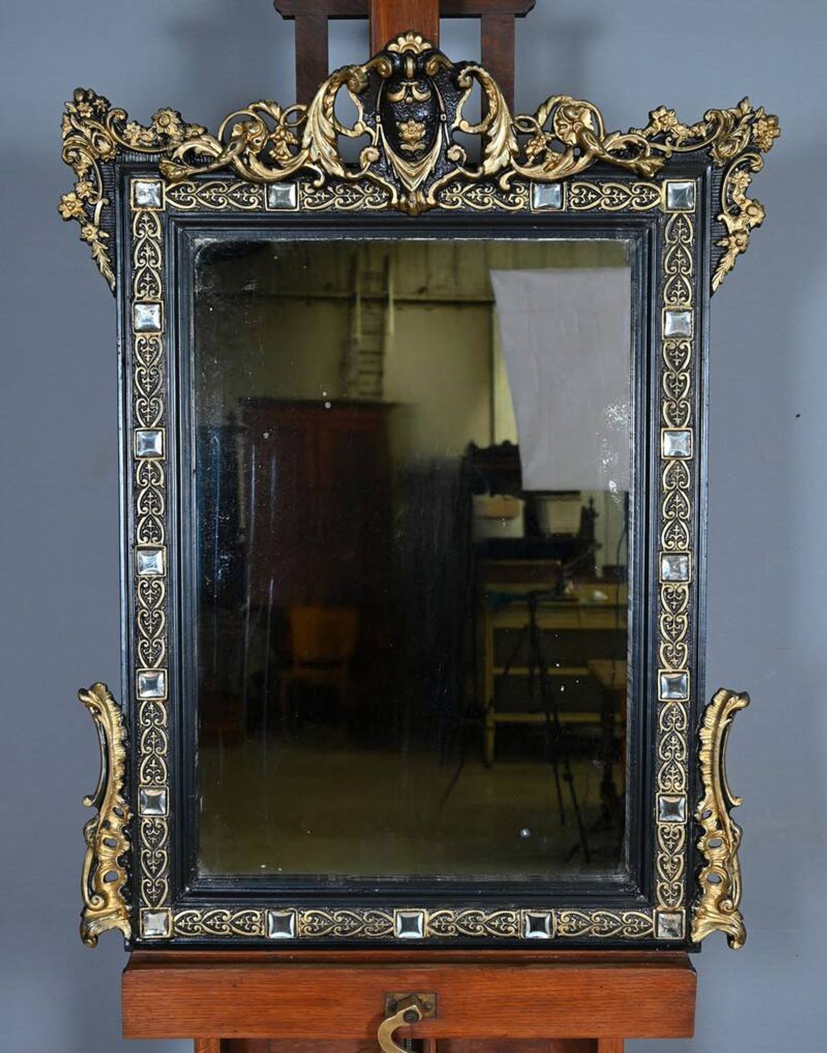 Important Mirror with Pediment, Napoleonic III period – 2nd half of the 19th century