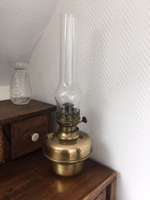 Lampe a petrole ancienne en  laiton type  matador 15