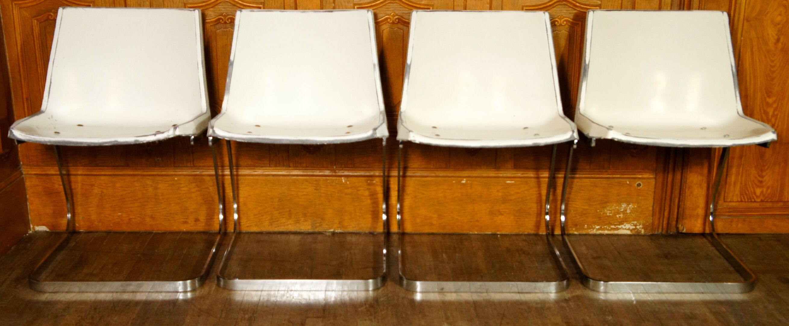 Set de 4 chaises coque & chrome Roche-Bobois & Edmonds Alt 1970