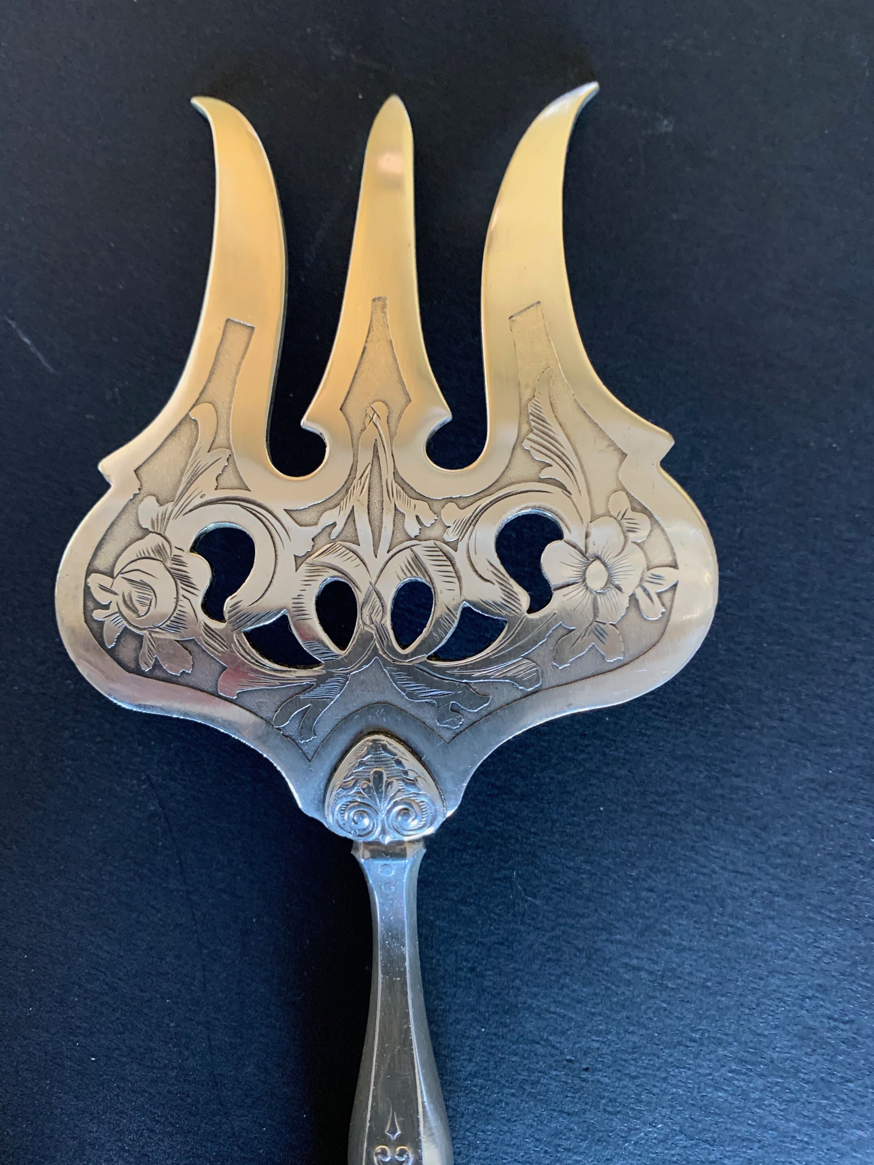 Covered solid silver fish service