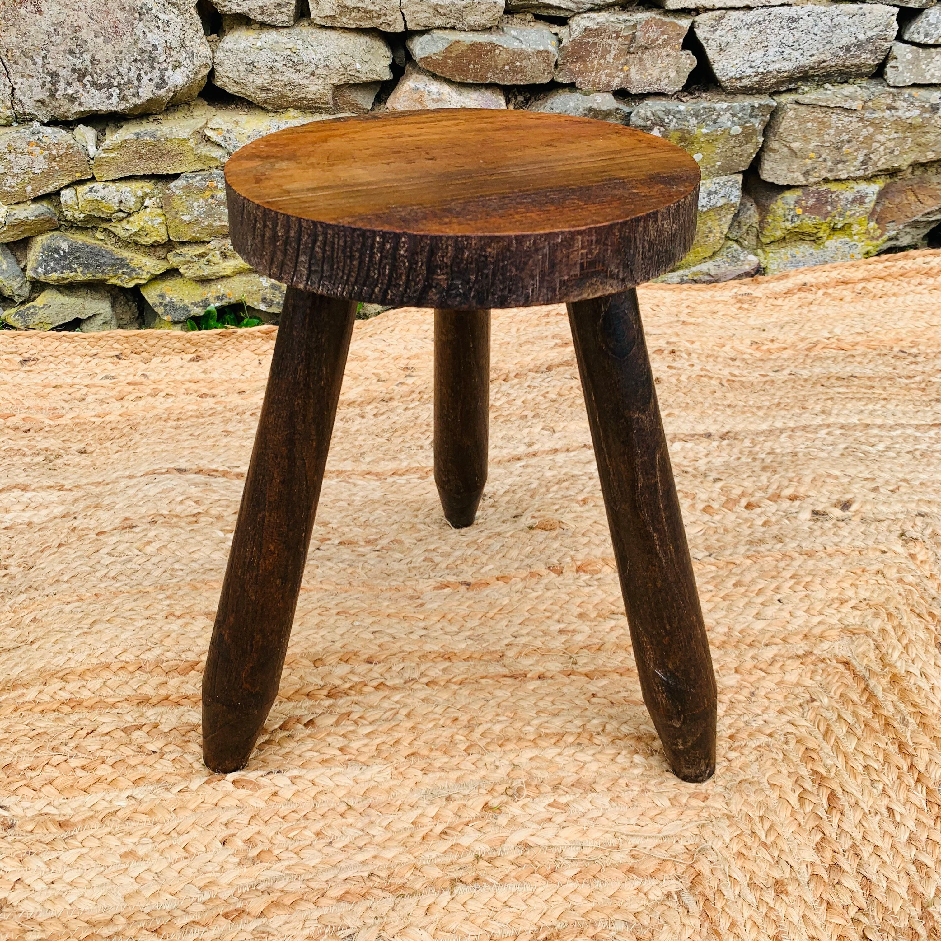 Suite de 3 tabourets tripode dépareillés