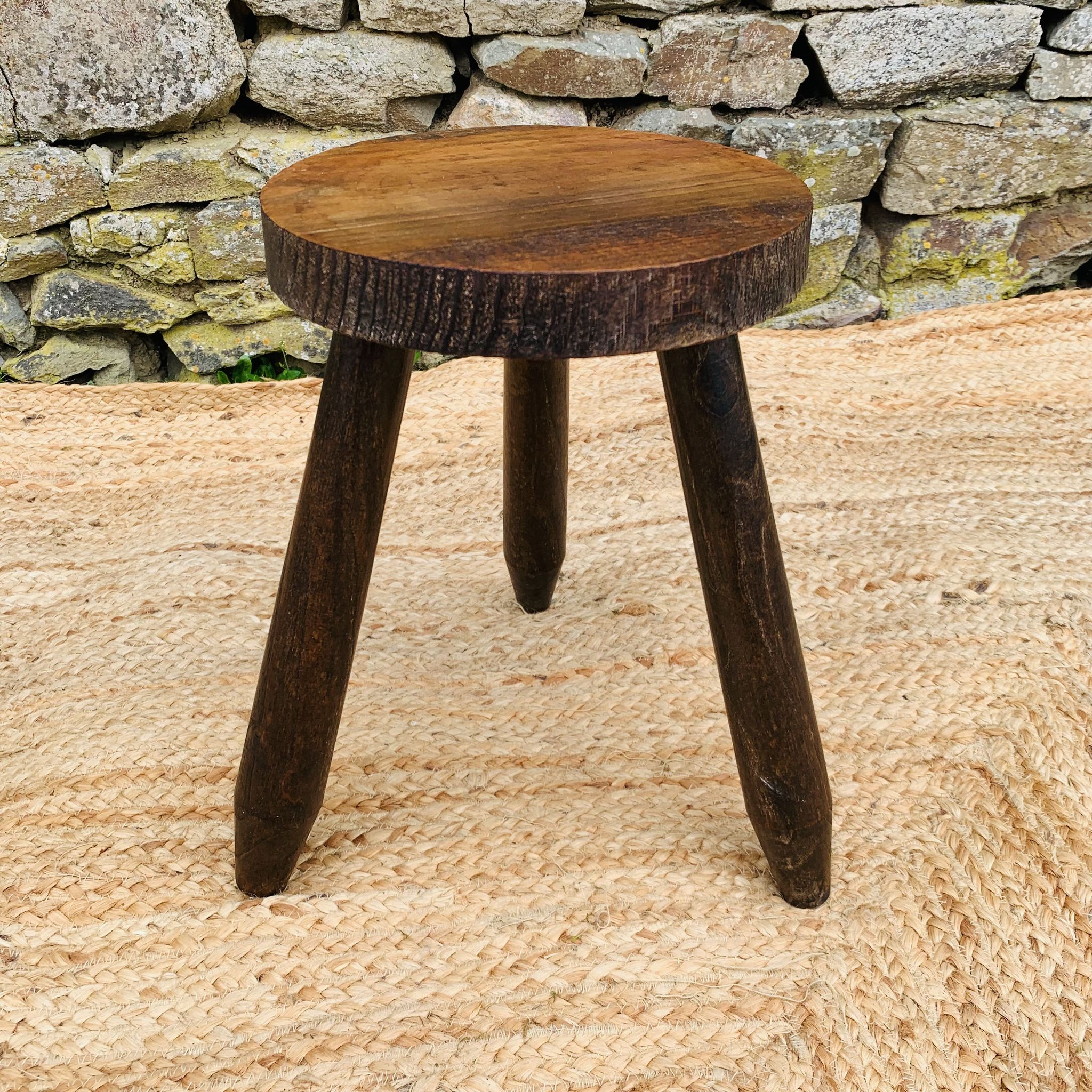 Suite de 3 tabourets tripode dépareillés