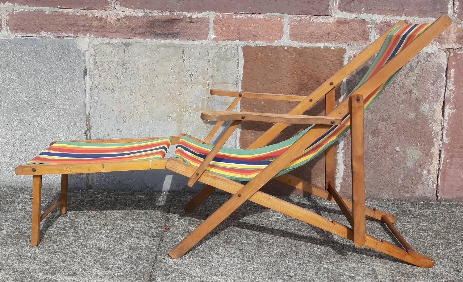 Vintage deckchair, lounge chair or chaise longue