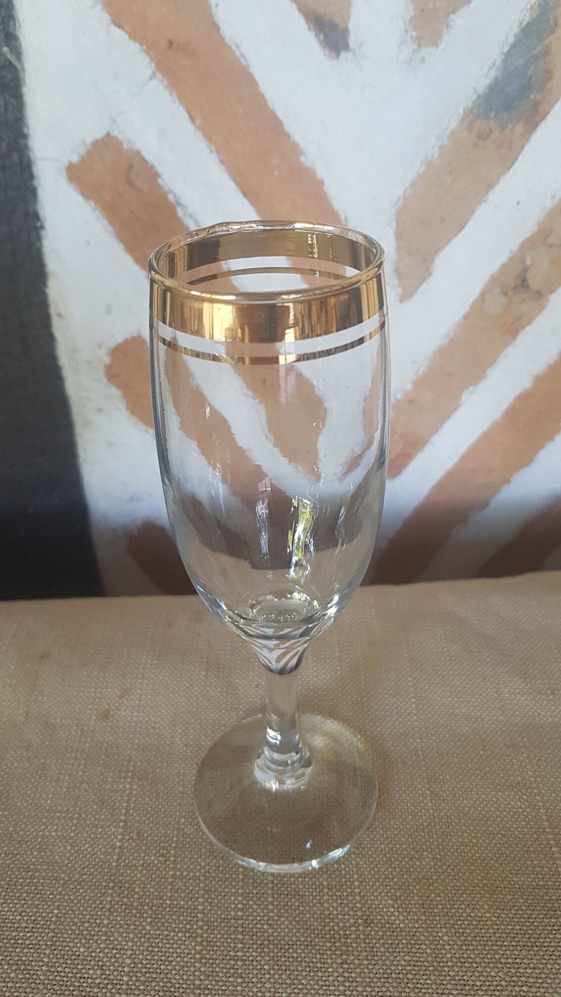 Set of 4 champagne flutes gold border