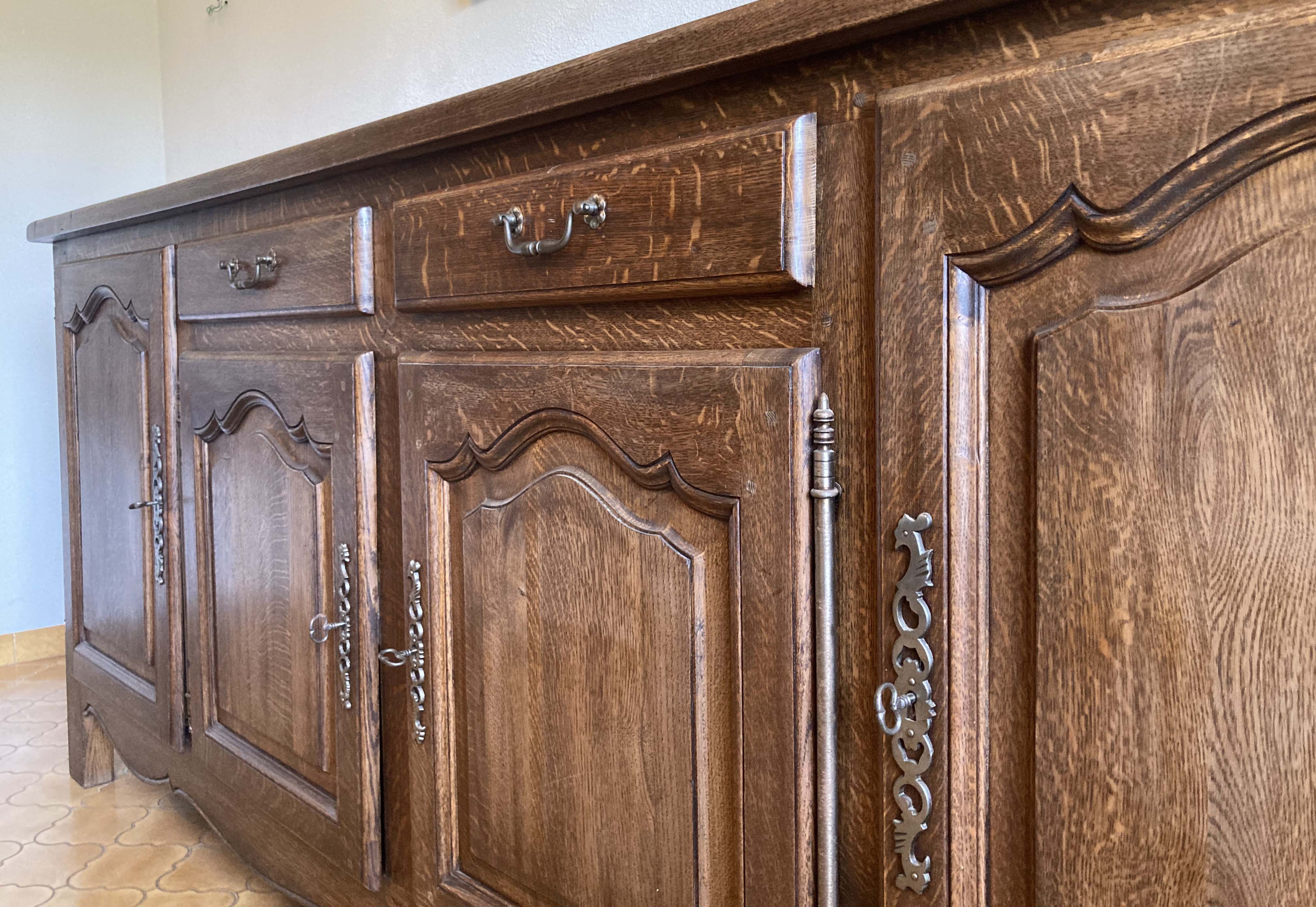 Low buffet in solid chene 4 doors