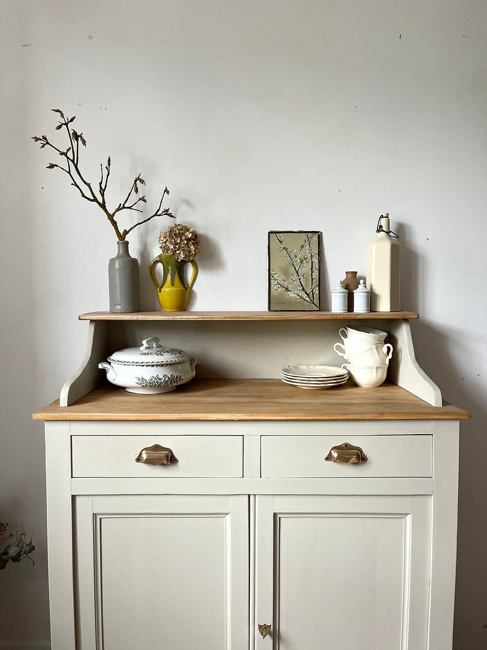 Tiered Parisian buffet