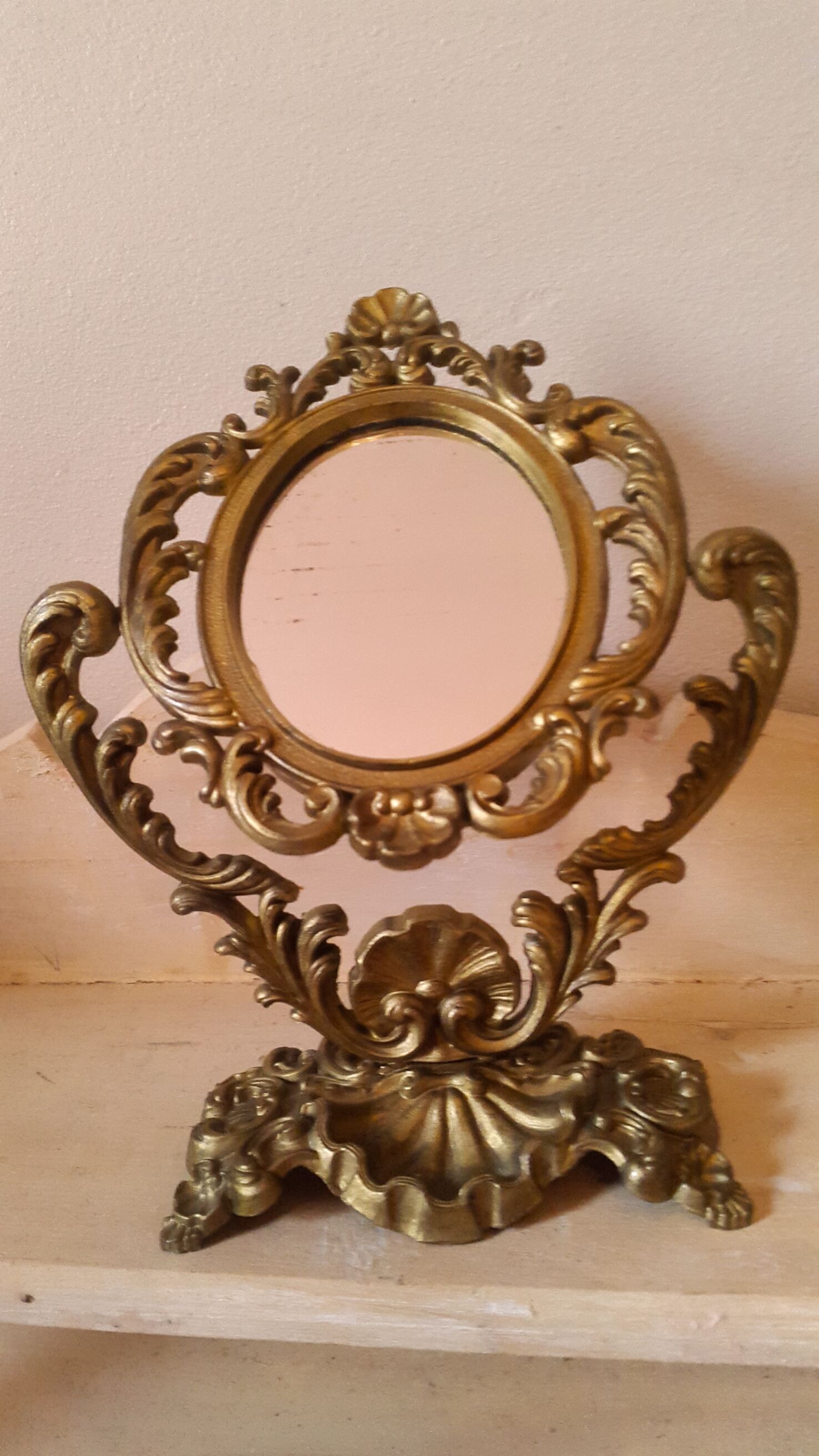 Baroque oval mirror pivoting on foot Golden brass 20x15cm