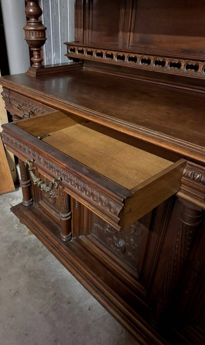 Important walnut buffet style Renaissance