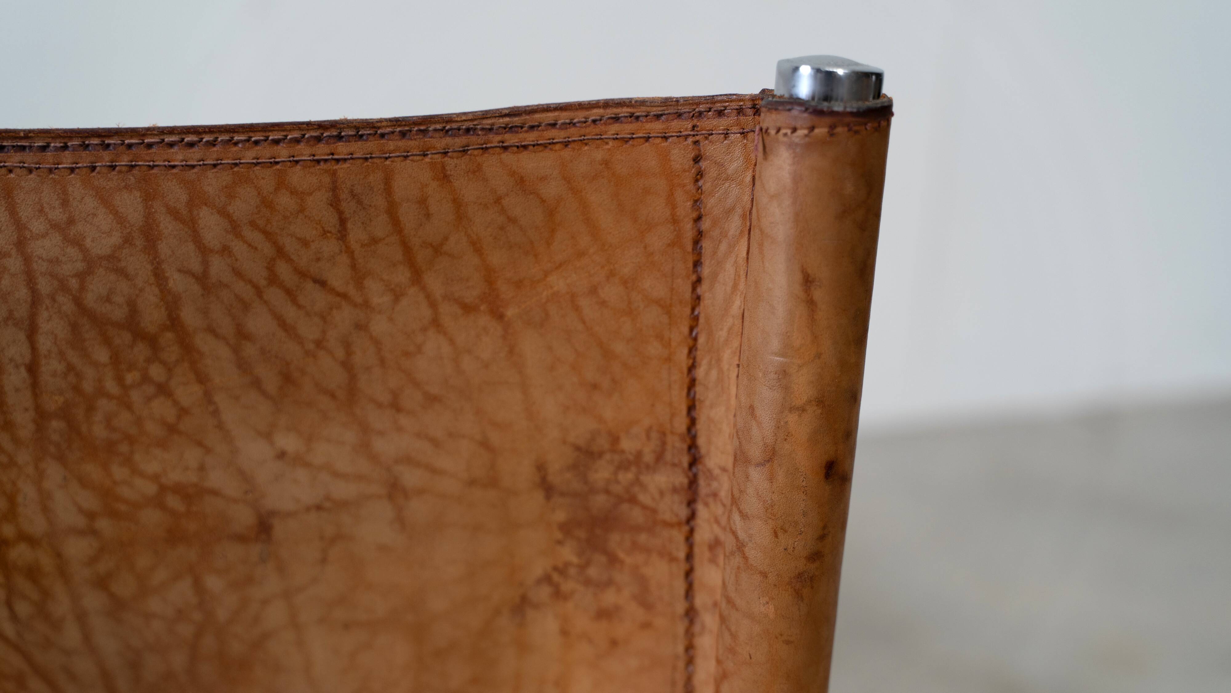Fauteuil simple en cuir italien