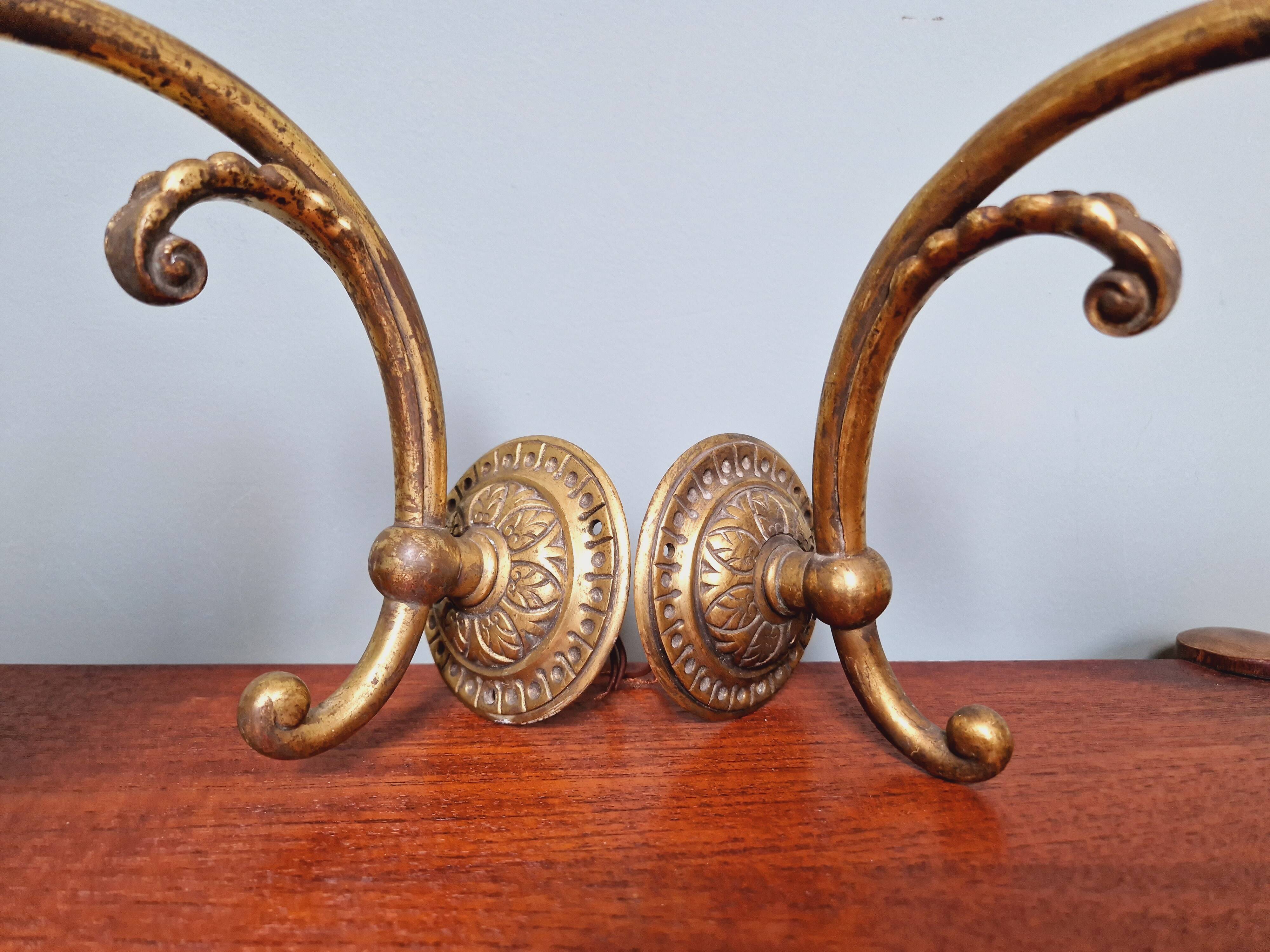Paire d'appliques murales en bronze et verre rainuré Holophane