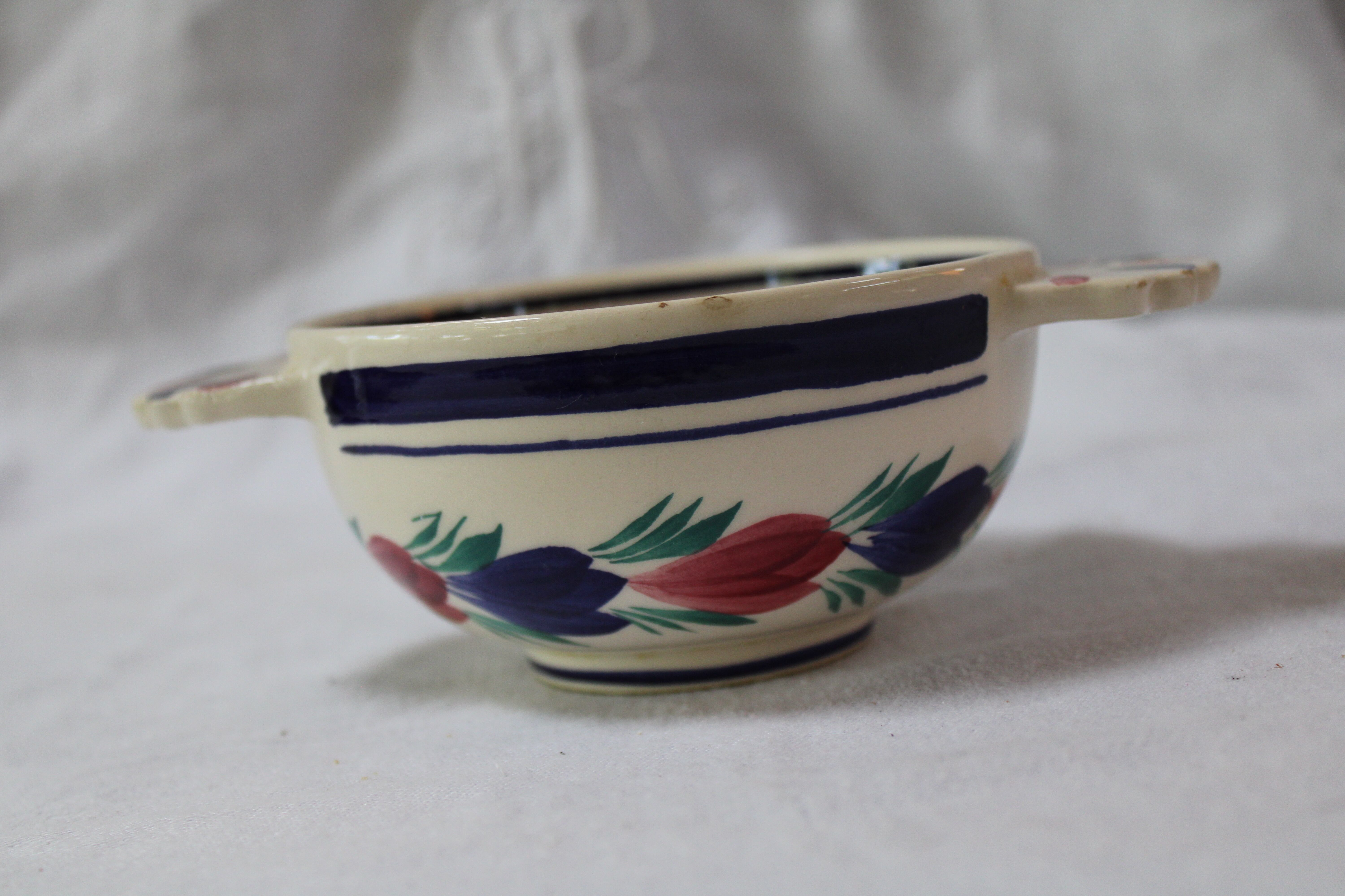 Ceramic eared bowl signed HB Quimper