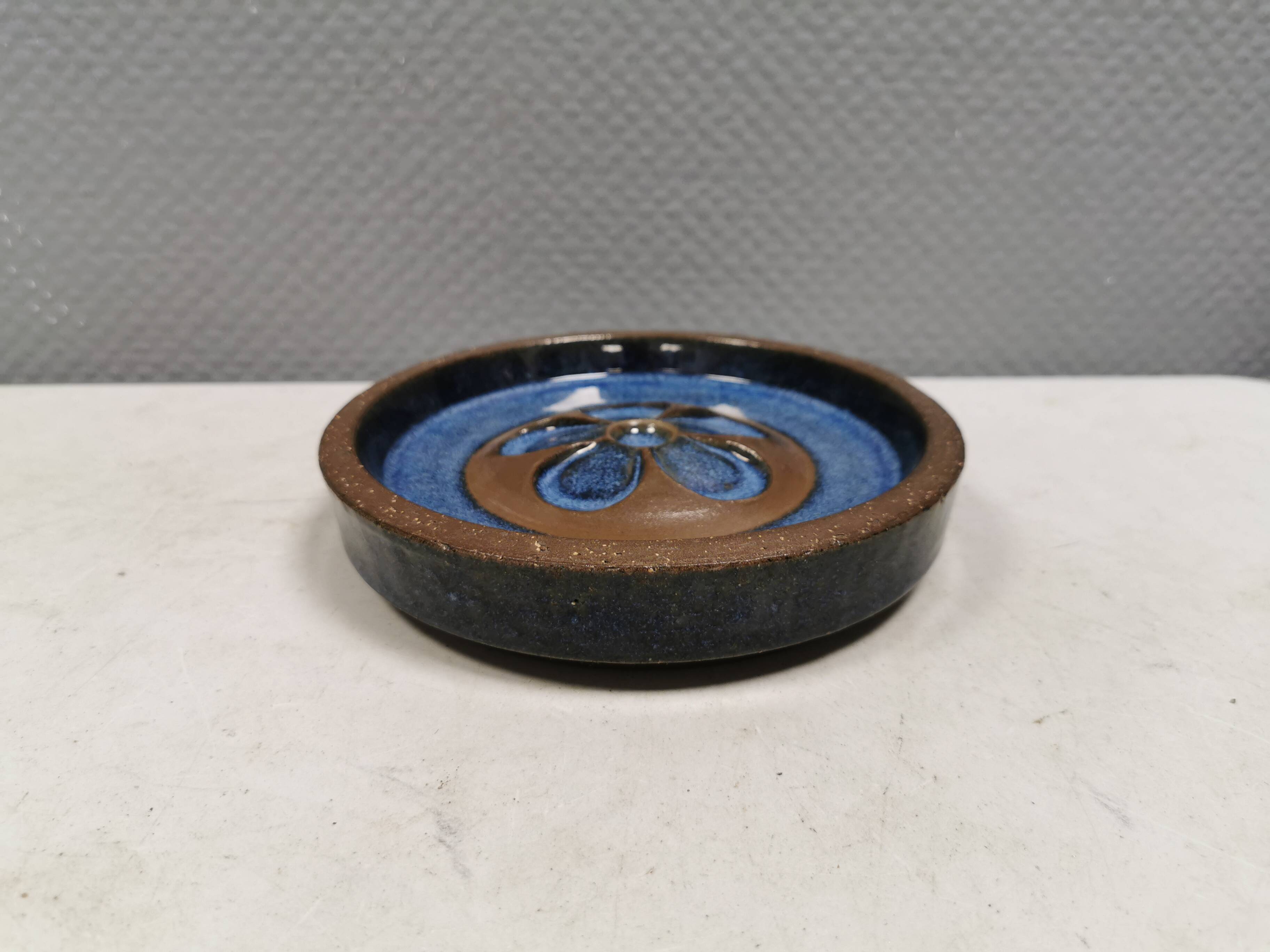 Circular ceramic dish by Marianne Starck (MS) for Michael Andersen, Denmark