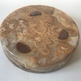 Empty pocket in vintage onyx