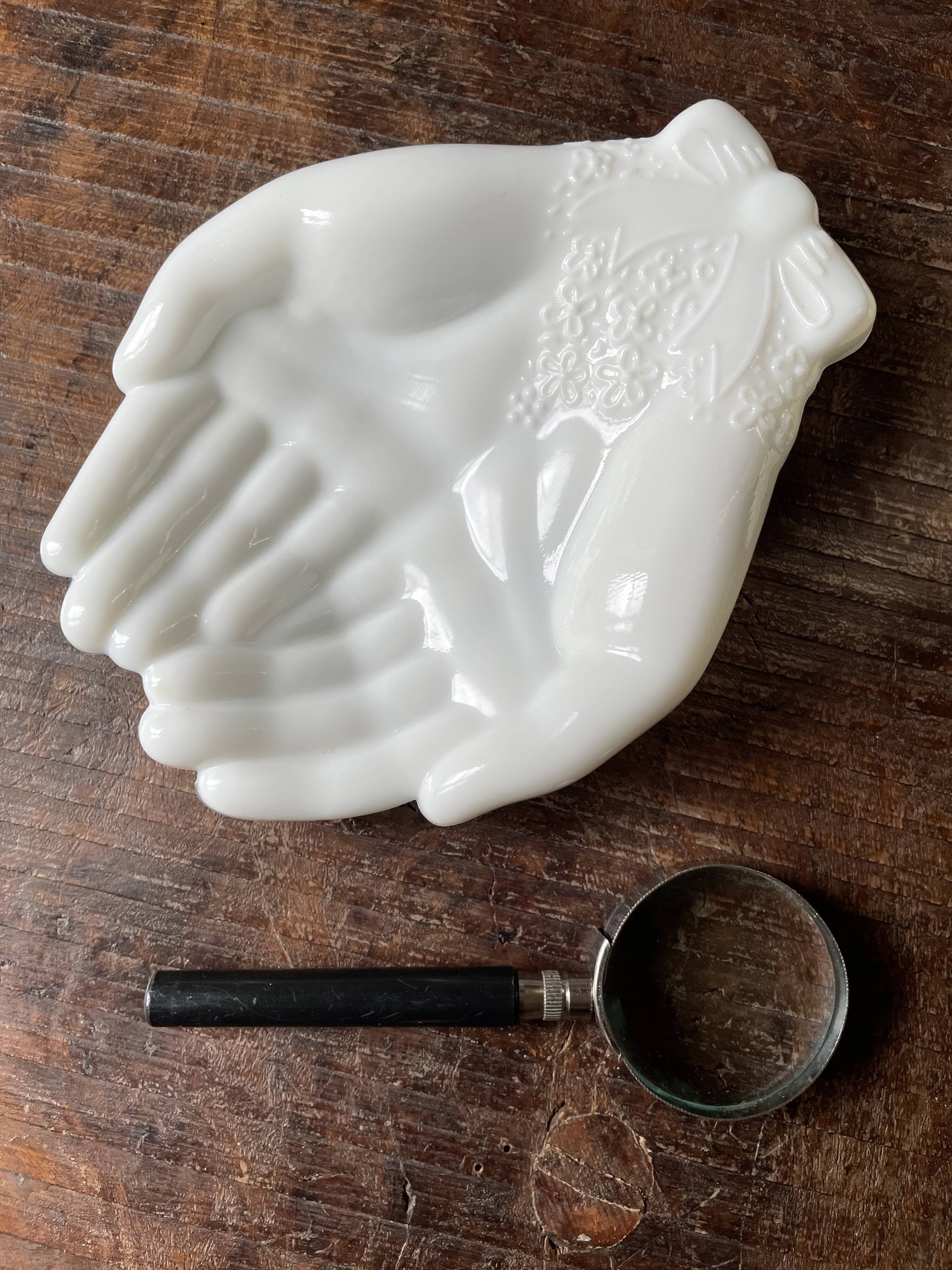 Empty pocket hands in opaline avon