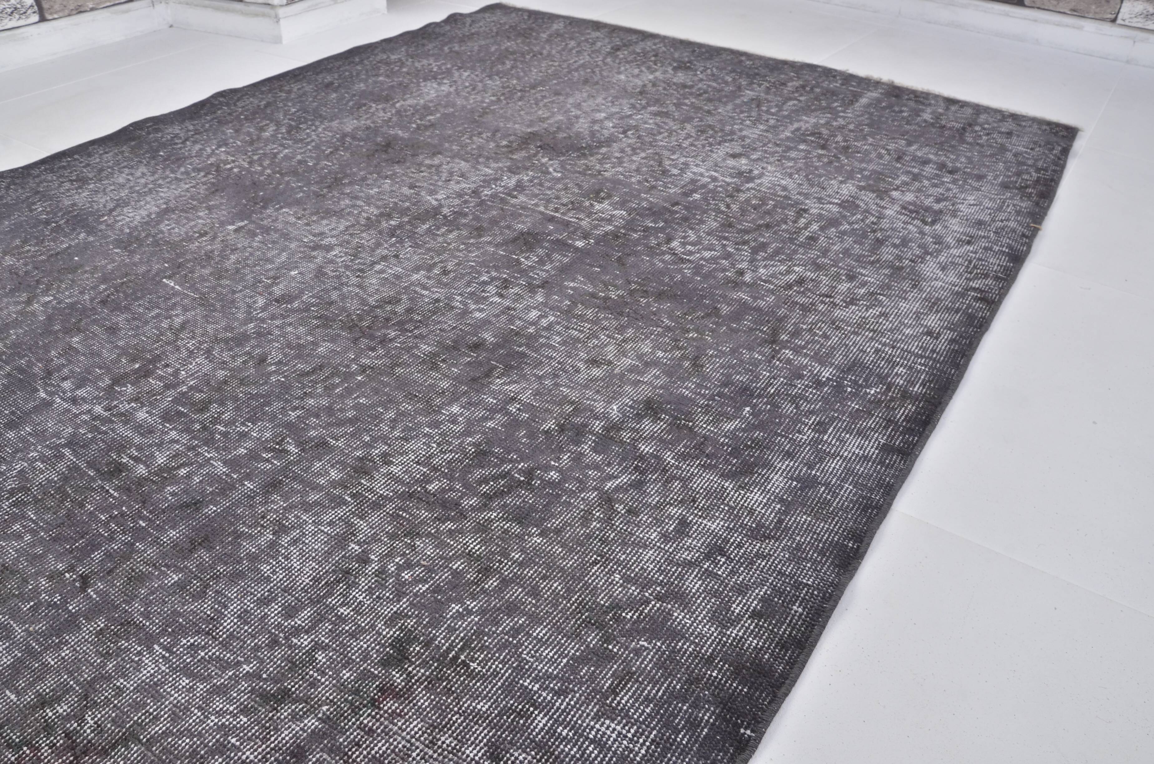Tapis en laine grise