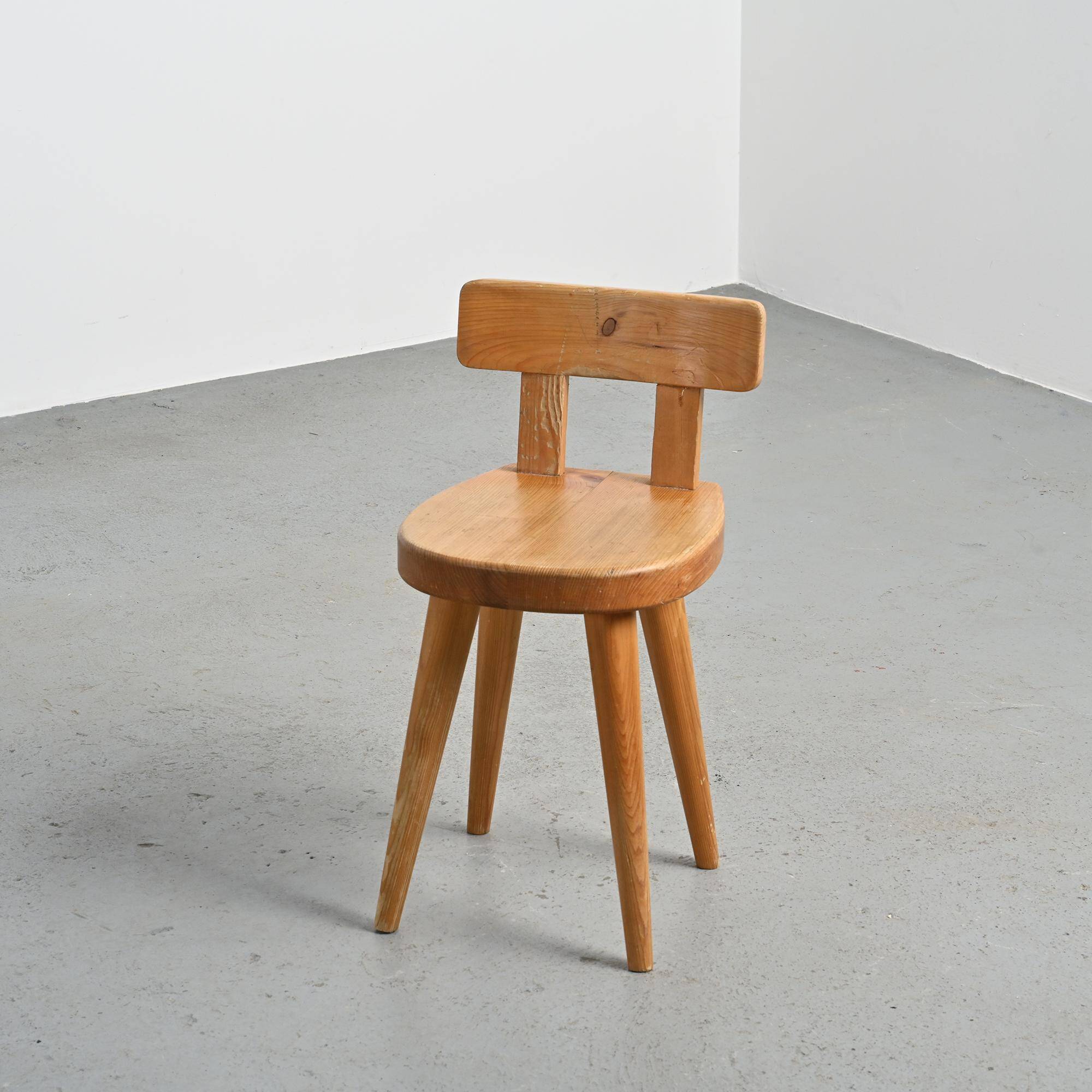 Pair of pine chairs by Christian Durupt, Méribel 1960
