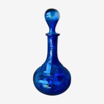 Carafe en verre bleu cobalt