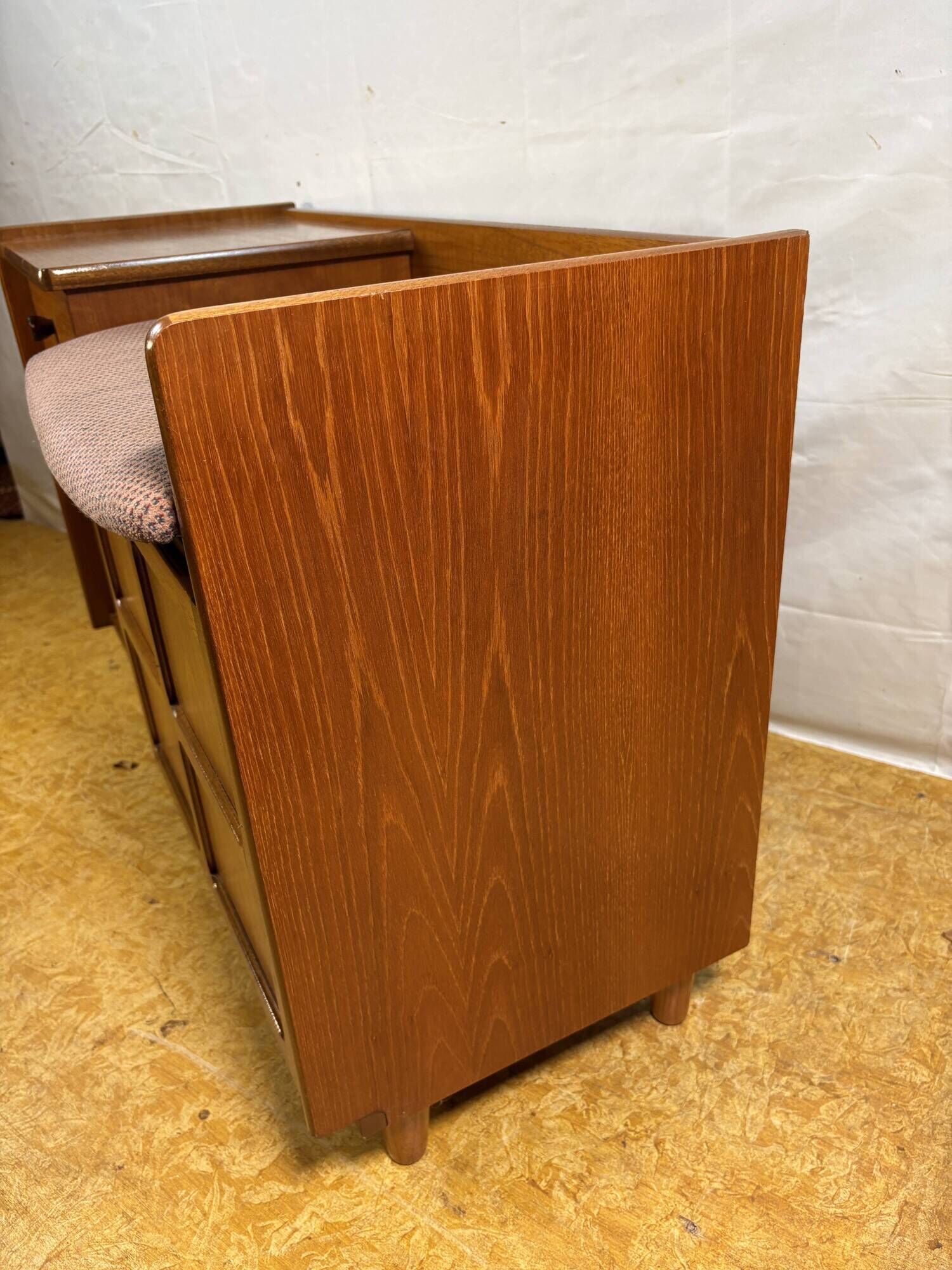 Mid-Century Retro Vintage Nathan Teak Telephone Seat – 1960s–1970s Stylish