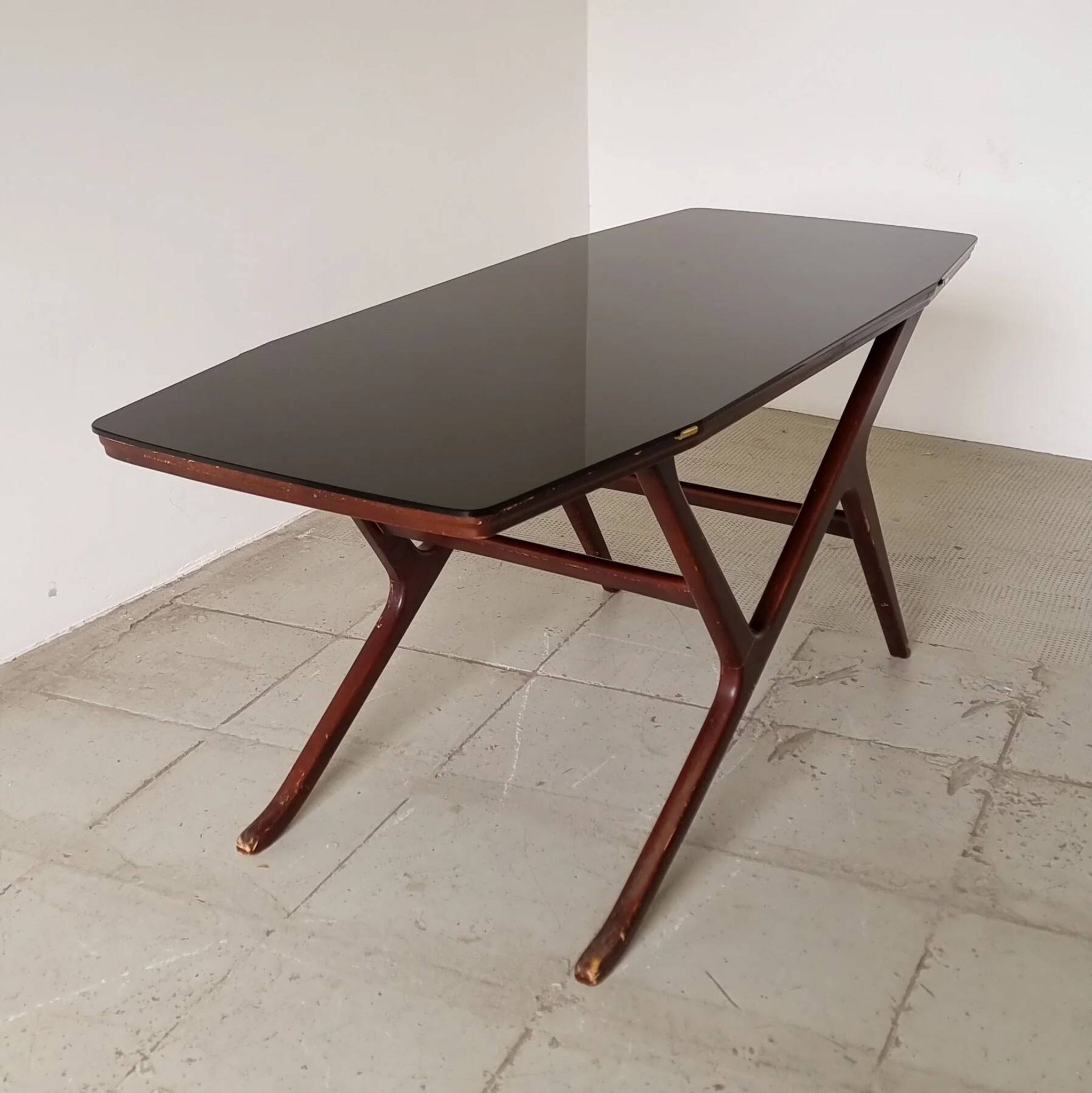 Table basse des années 1950 Ilse Möbel avec plateau en verre noir