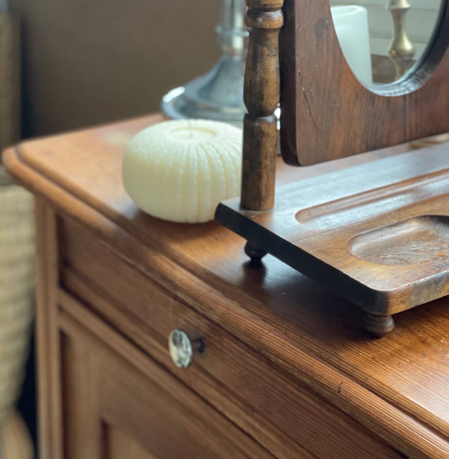 Wooden table mirror